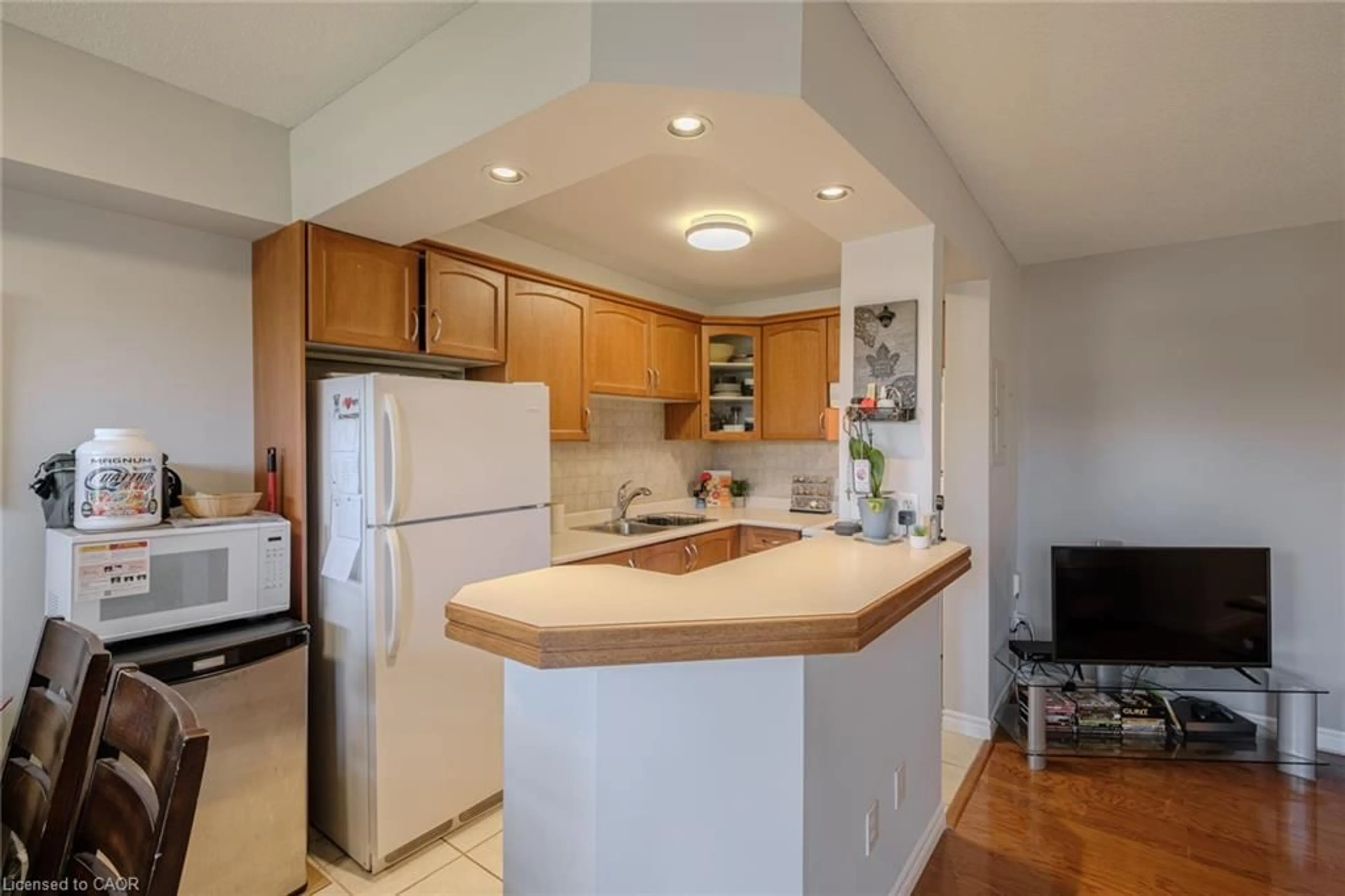 Standard kitchen, unknown for 648 Grey St #308, Brantford Ontario N3S 4Y3