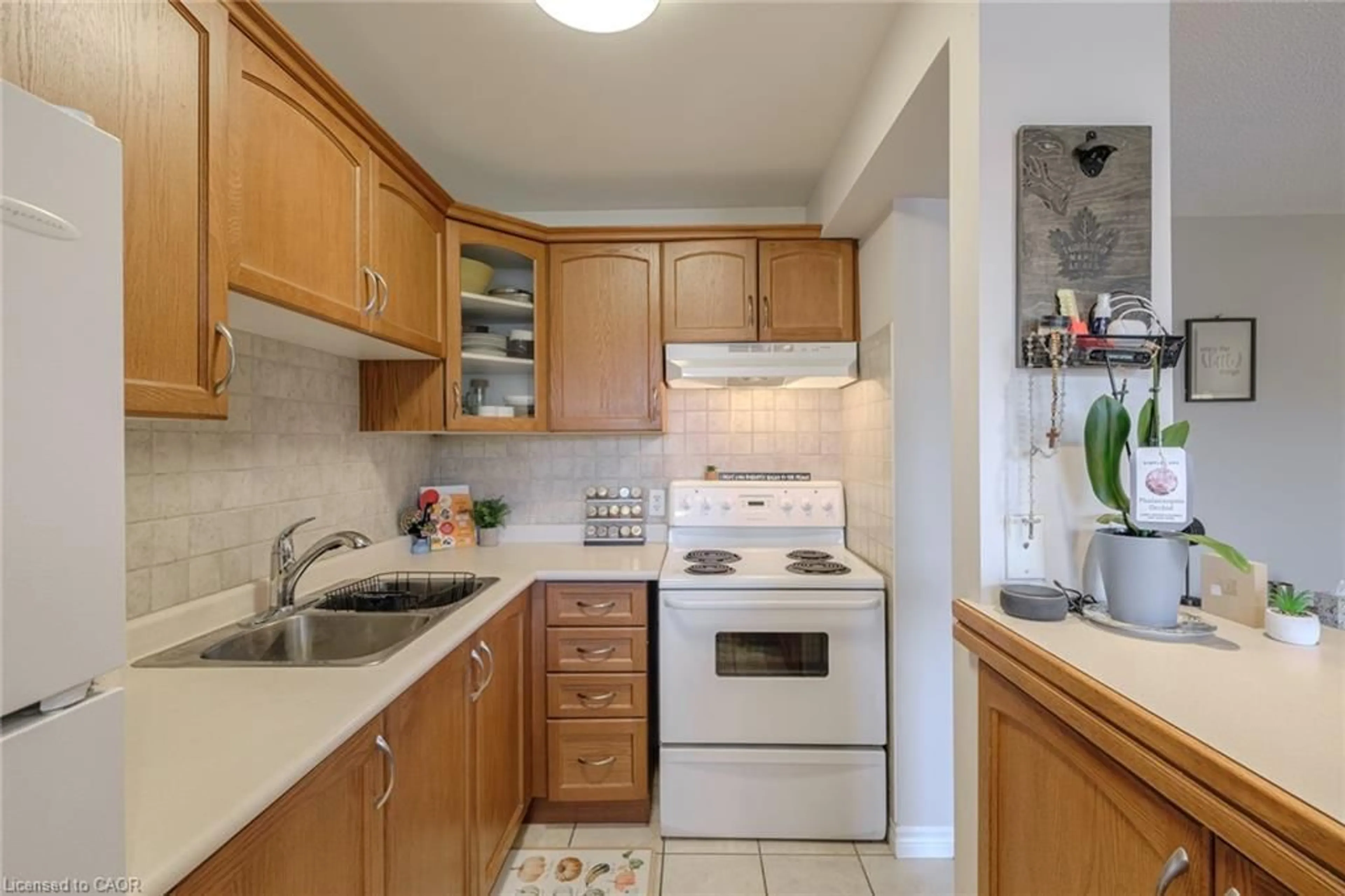 Standard kitchen, unknown for 648 Grey St #308, Brantford Ontario N3S 4Y3