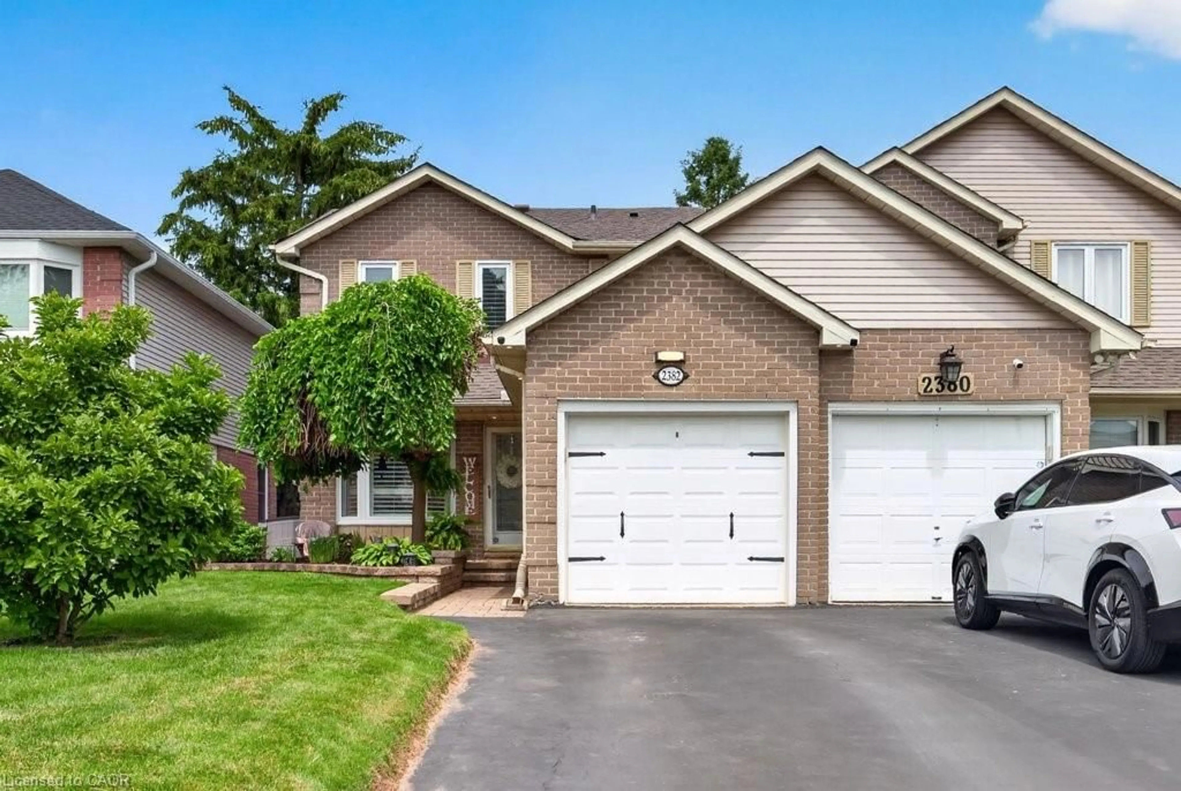 Home with brick exterior material, street for 2382 Brunswick Crt, Burlington Ontario L7P 4P2