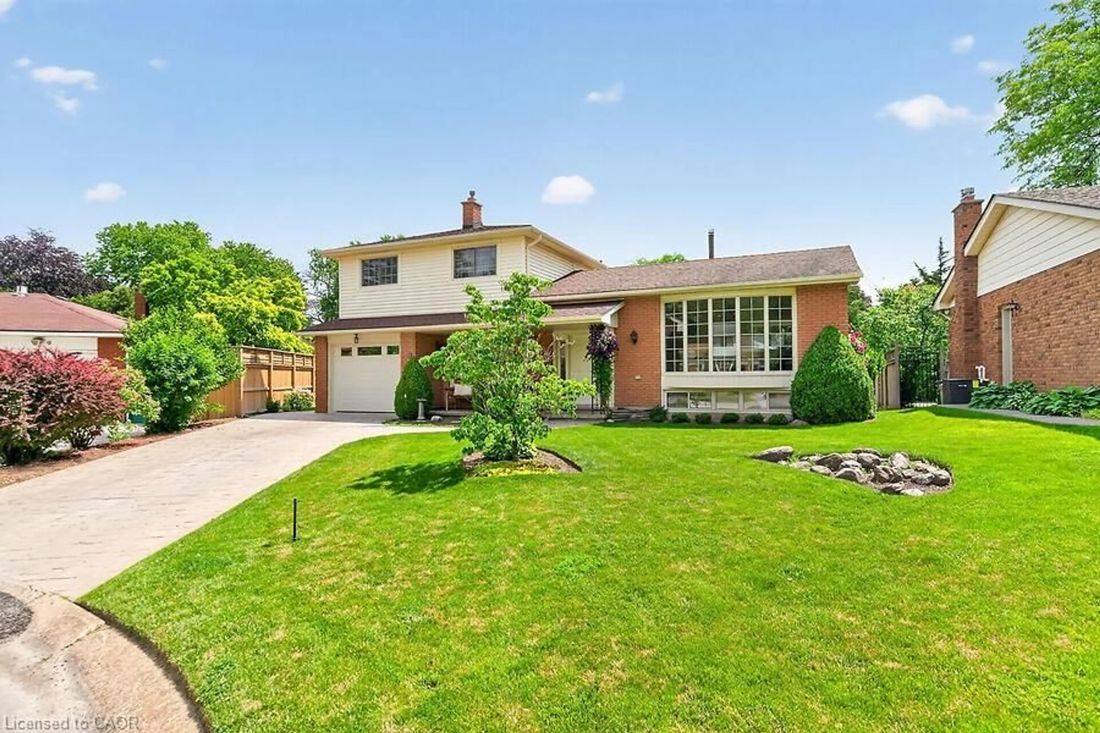 Home with brick exterior material, street for 7 Elizabeth Crt, Dundas Ontario L9H 3M1