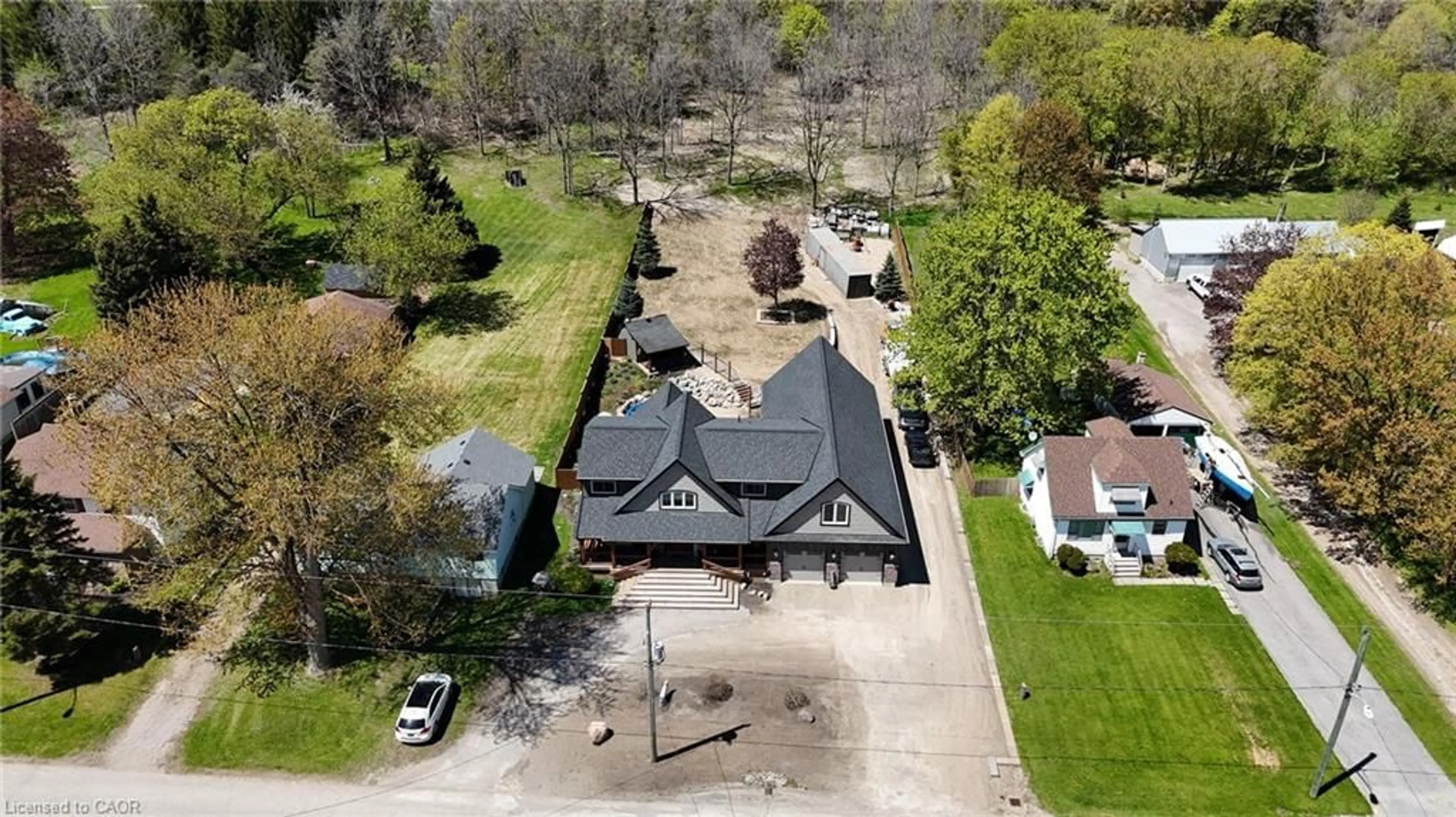 A pic from outside/outdoor area/front of a property/back of a property/a pic from drone, street for 18 Queen St, Beachville Ontario N0J 1A0
