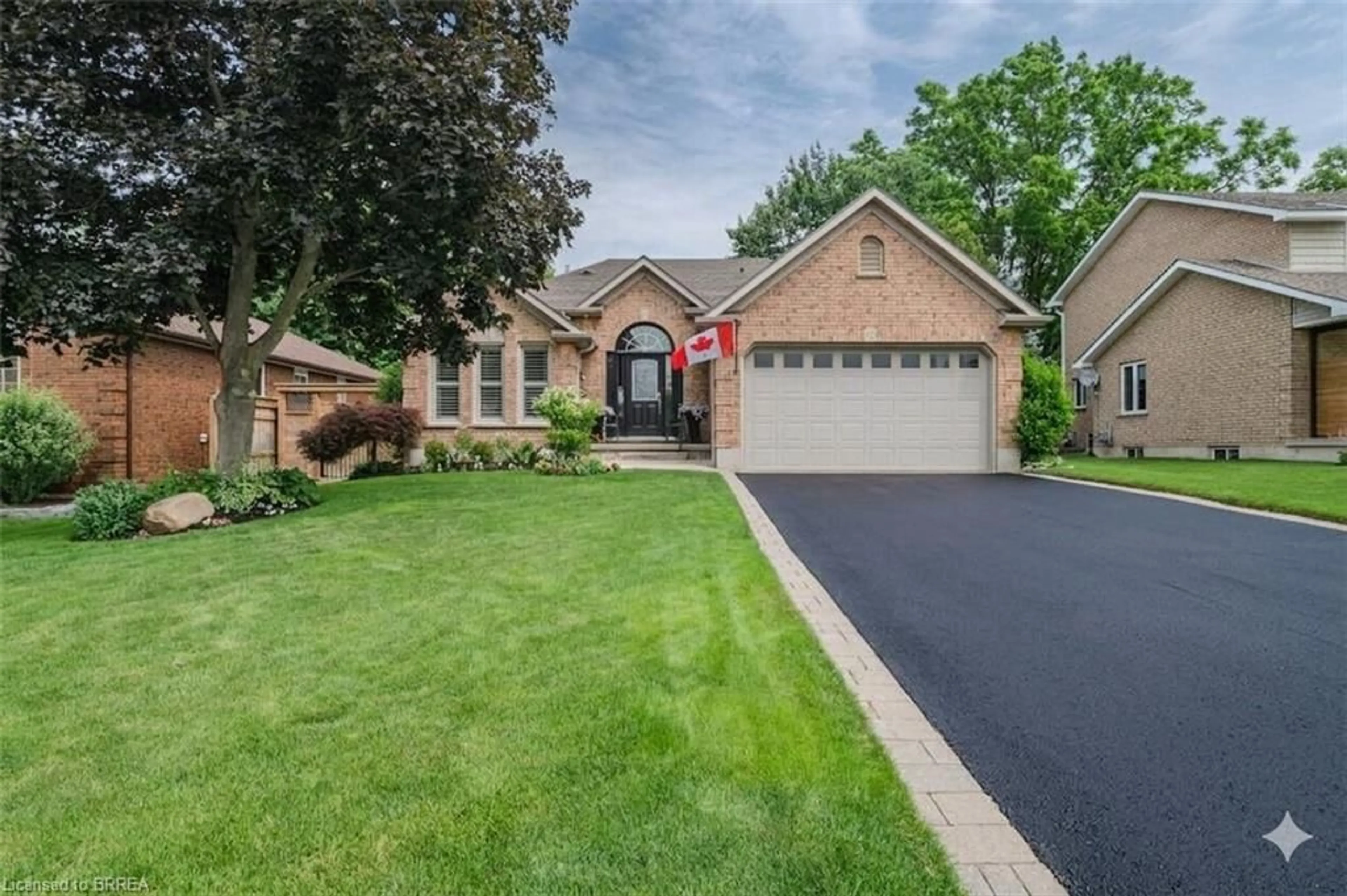 Home with brick exterior material, street for 39 Russell Cres, St. George Ontario N0E 1N0