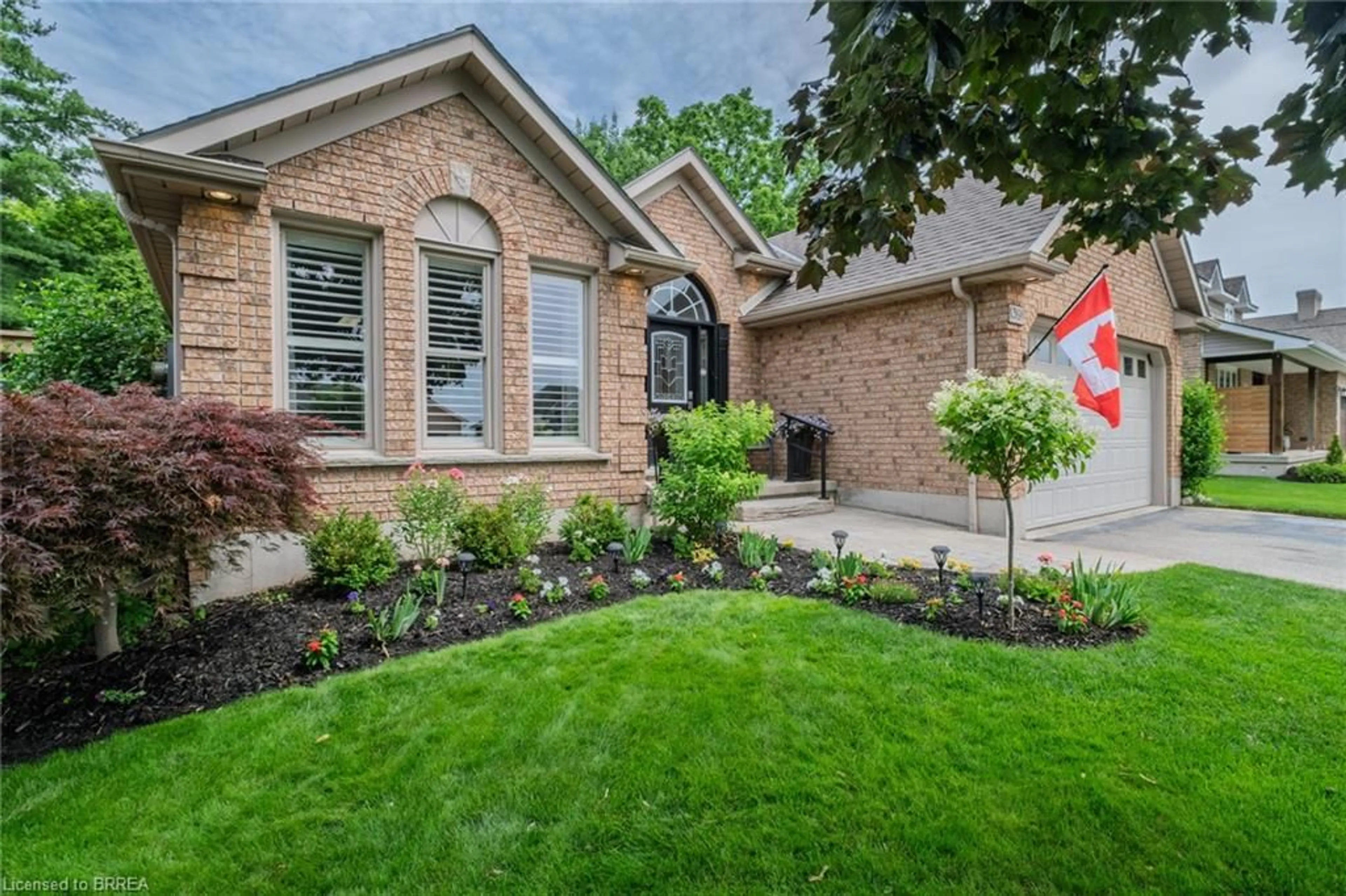 Home with brick exterior material, street for 39 Russell Cres, St. George Ontario N0E 1N0