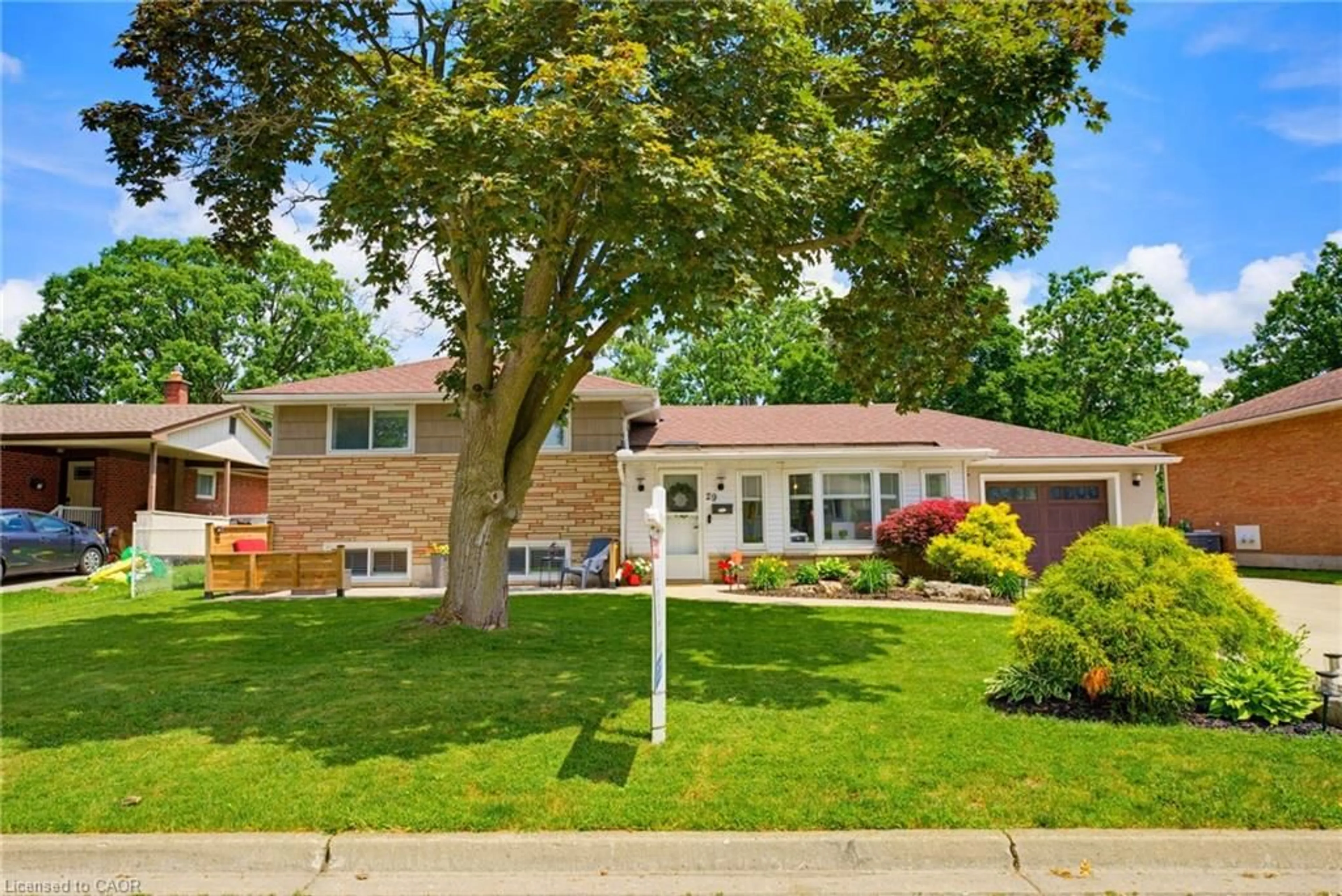 Unknown for 29 Woodland Dr, Cambridge Ontario N1R 2X7