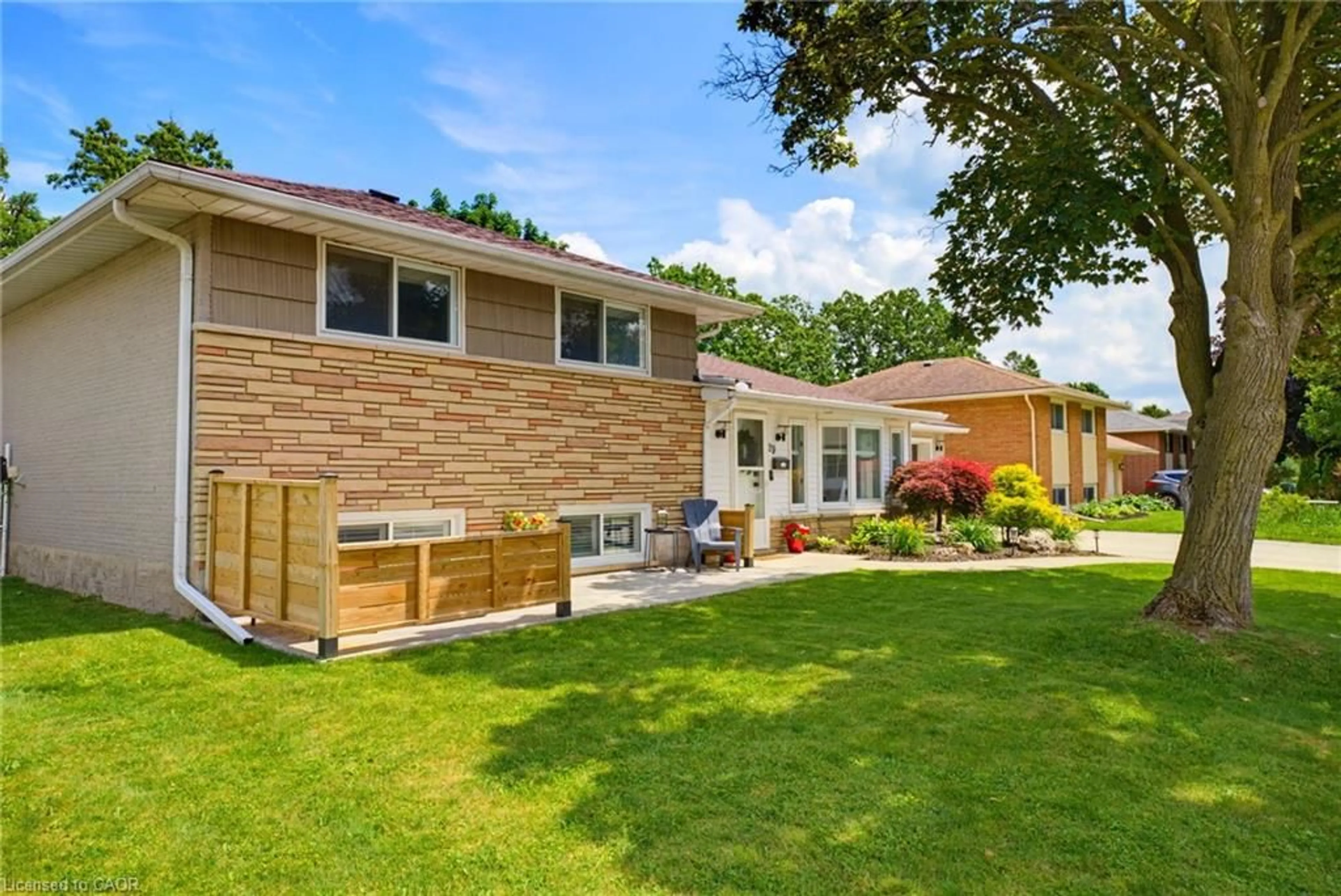 Home with brick exterior material, street for 29 Woodland Dr, Cambridge Ontario N1R 2X7