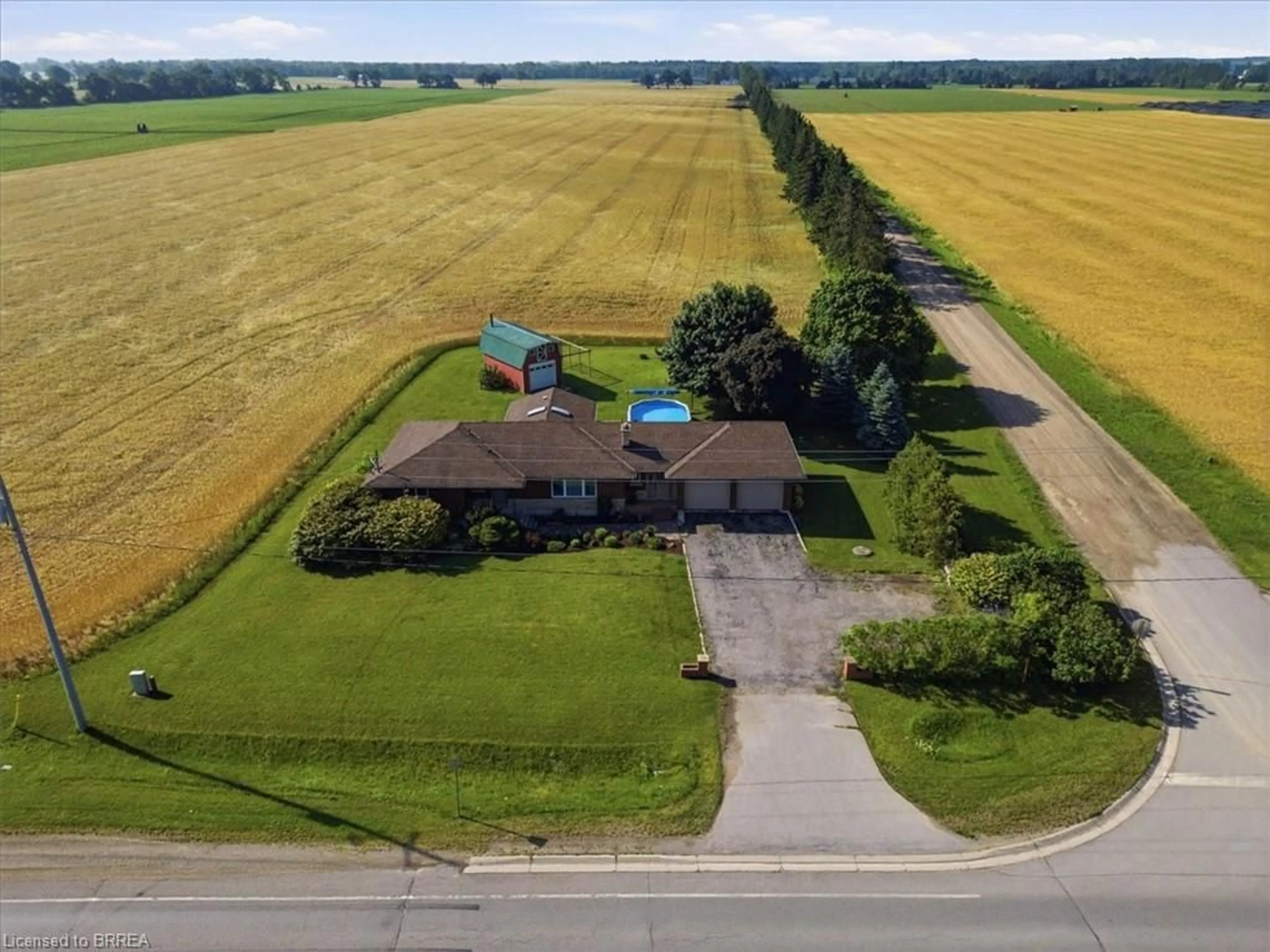 A pic from outside/outdoor area/front of a property/back of a property/a pic from drone, building for 1184 Colborne St, Brantford Ontario N3R 0B8