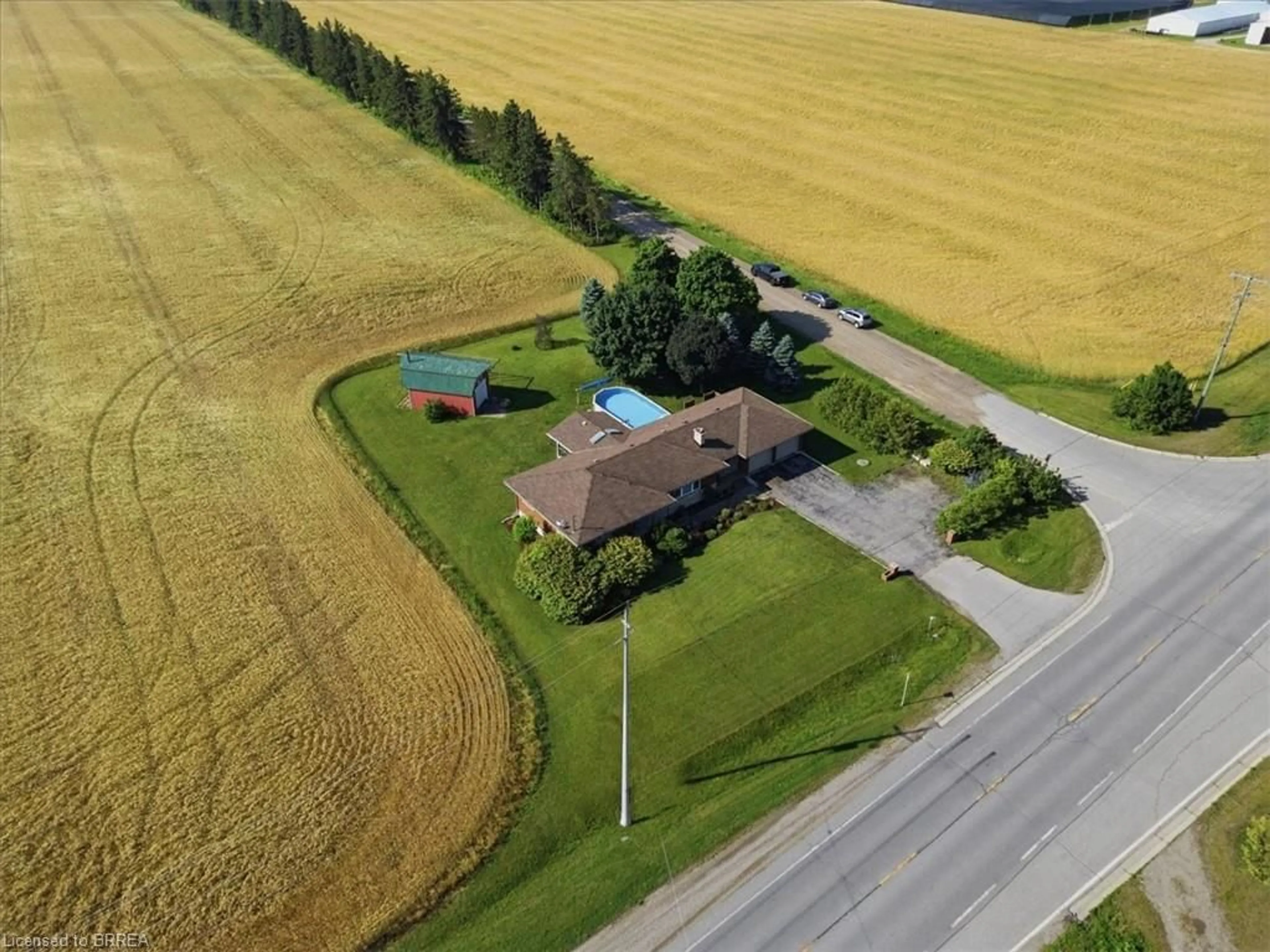 A pic from outside/outdoor area/front of a property/back of a property/a pic from drone, street for 1184 Colborne St, Brantford Ontario N3R 0B8