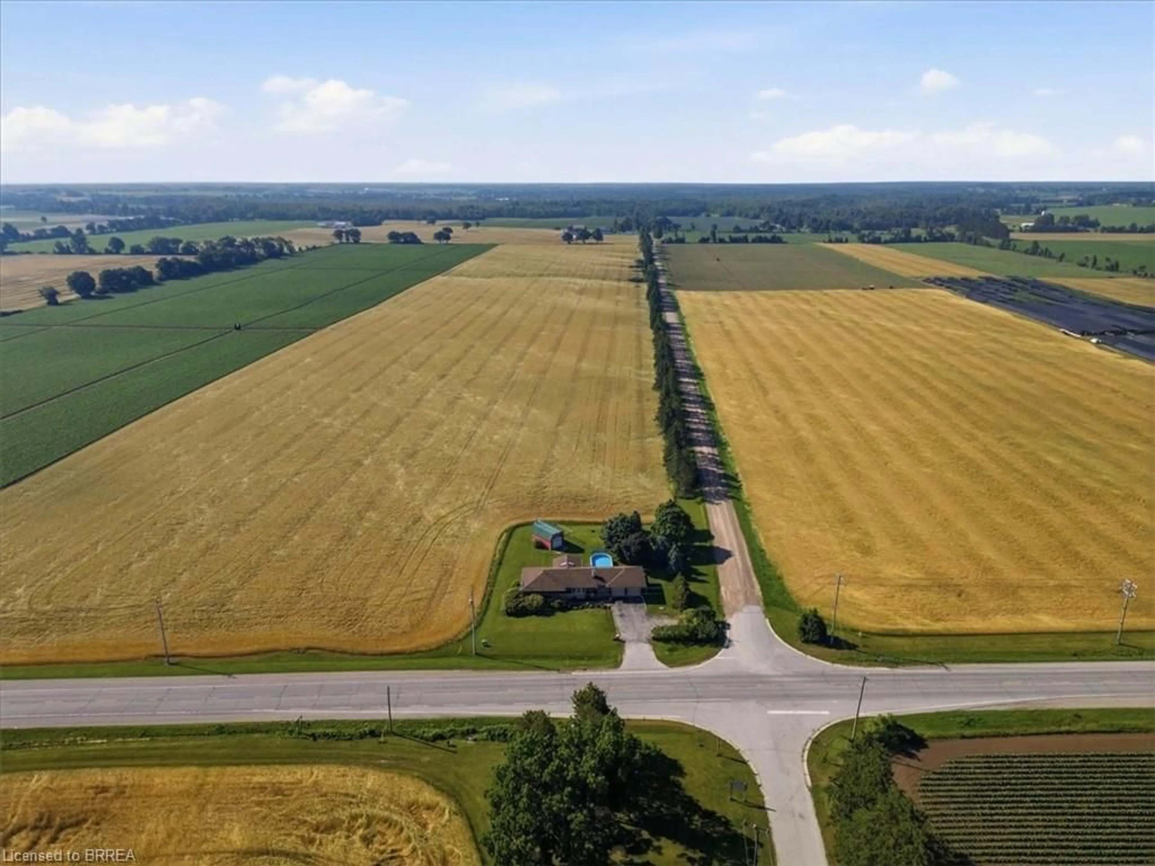 A pic from outside/outdoor area/front of a property/back of a property/a pic from drone, unknown for 1184 Colborne St, Brantford Ontario N3R 0B8