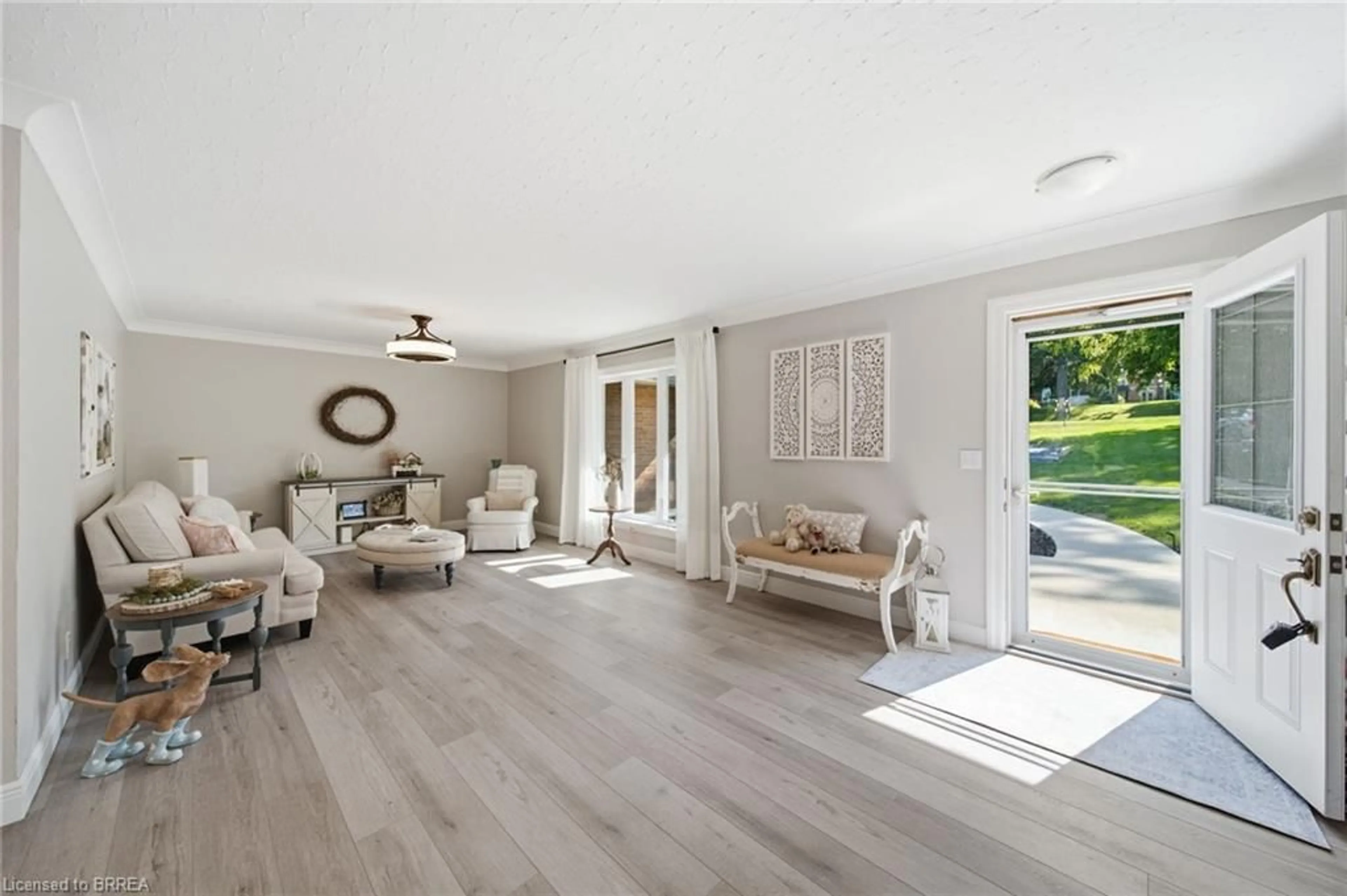 Living room with furniture, unknown for 58 Munsee St, Cayuga Ontario N0A 1E0