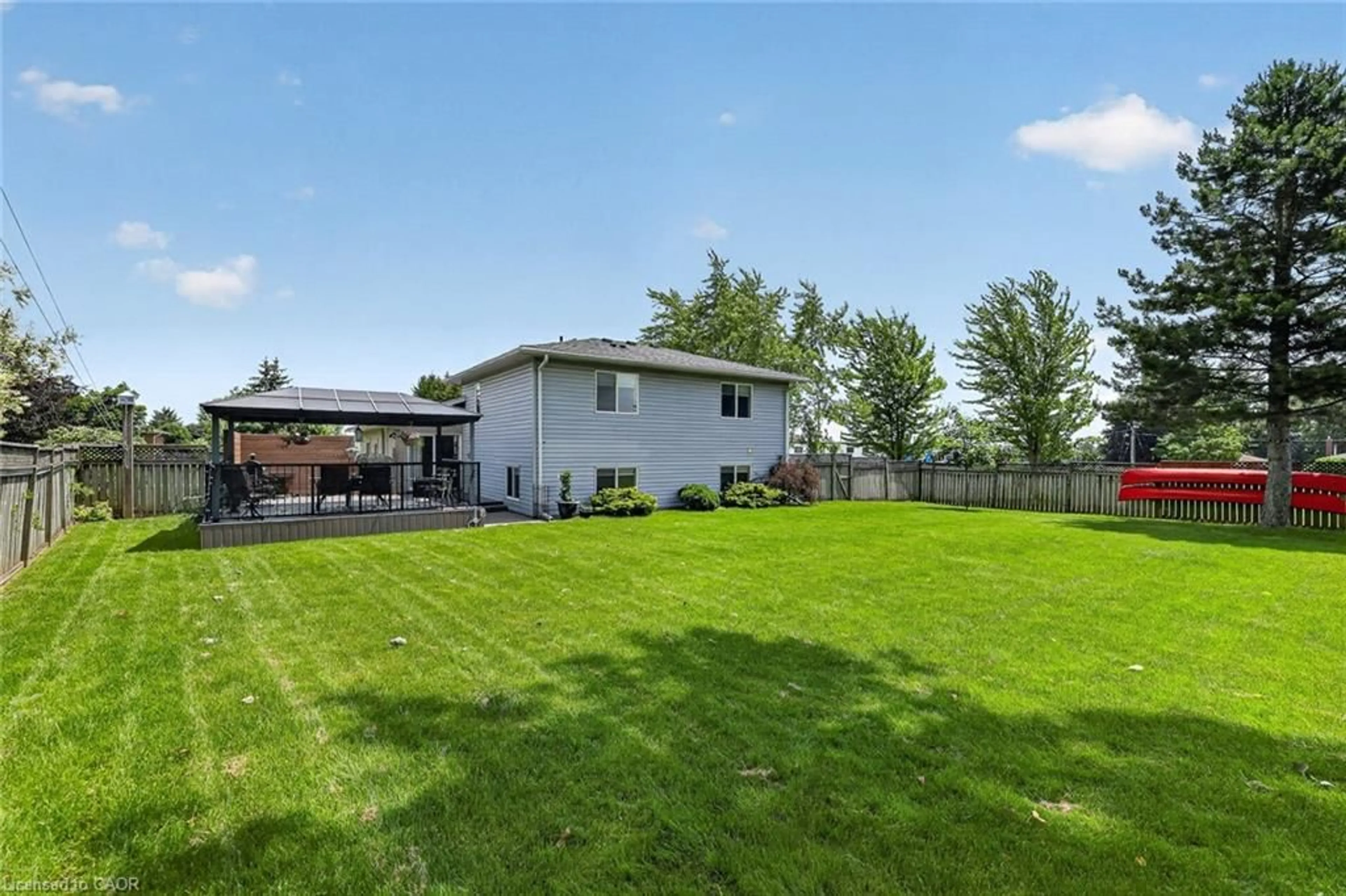 A pic from outside/outdoor area/front of a property/back of a property/a pic from drone, unknown for 340 Good St, New Hamburg Ontario N3A 2H9