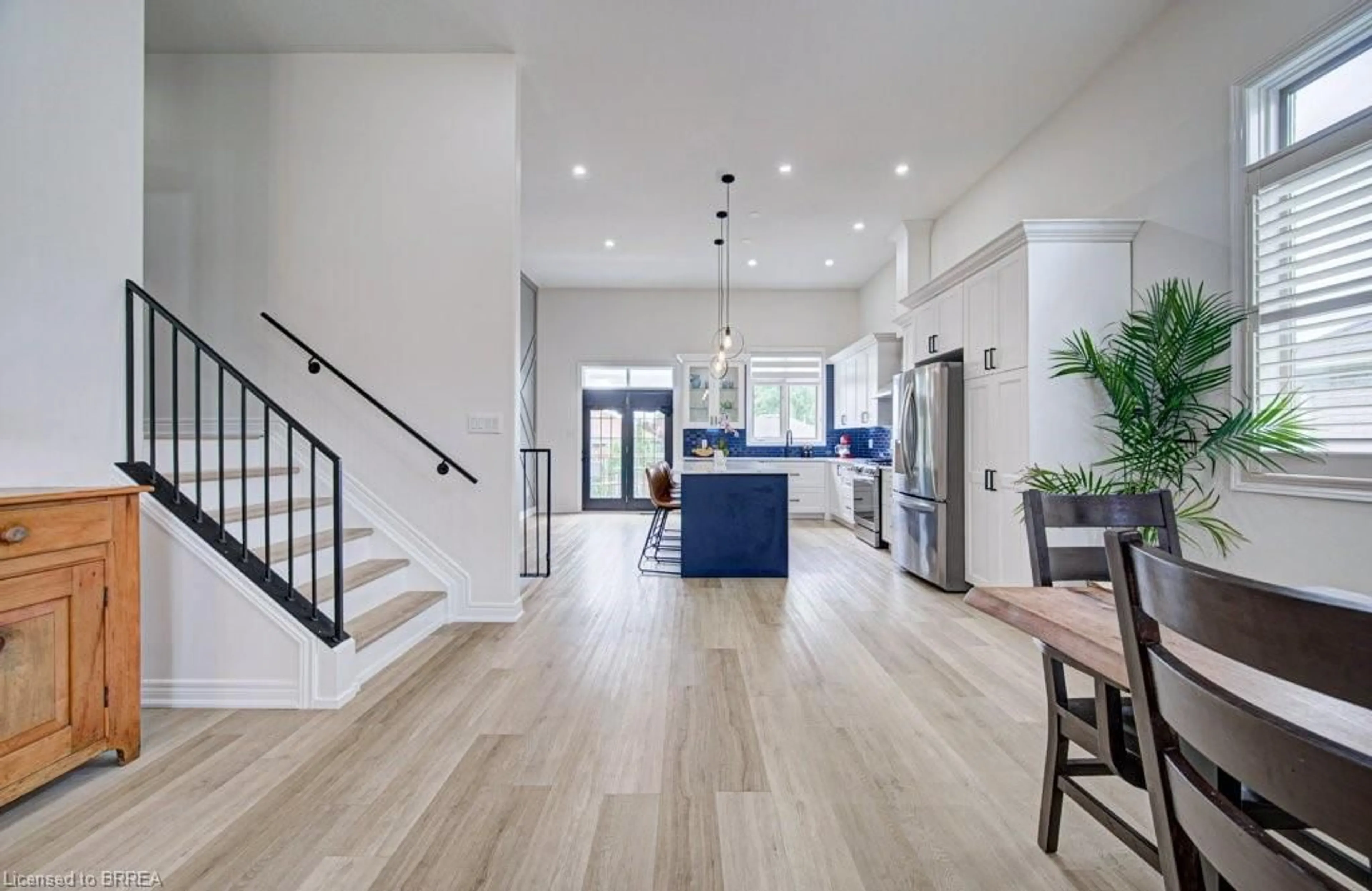 Open concept kitchen, unknown for 22 Long Lane, Paris Ontario N3L 4E9