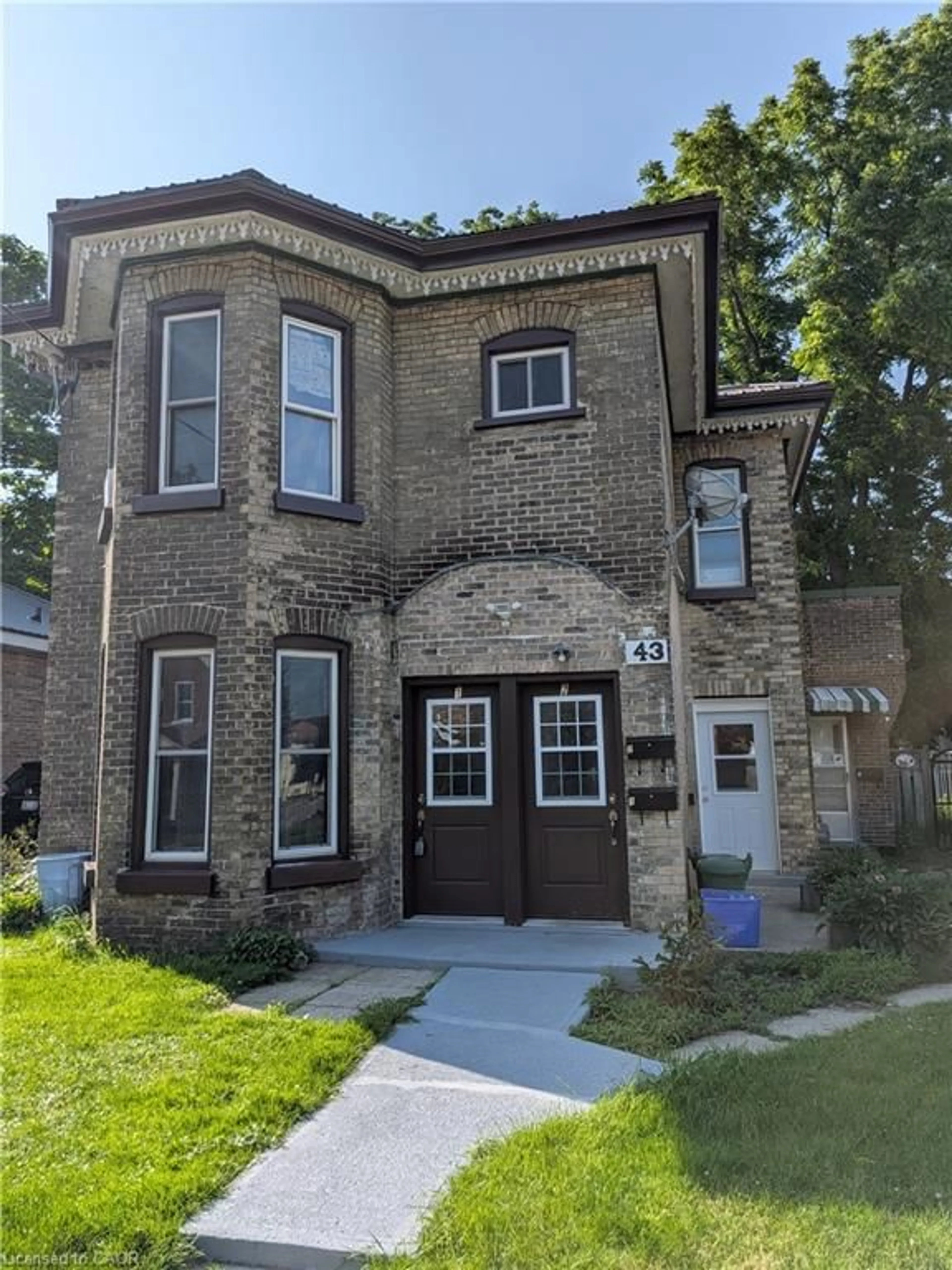 Home with brick exterior material, street for 43 Port St, Brantford Ontario N3S 1Y3
