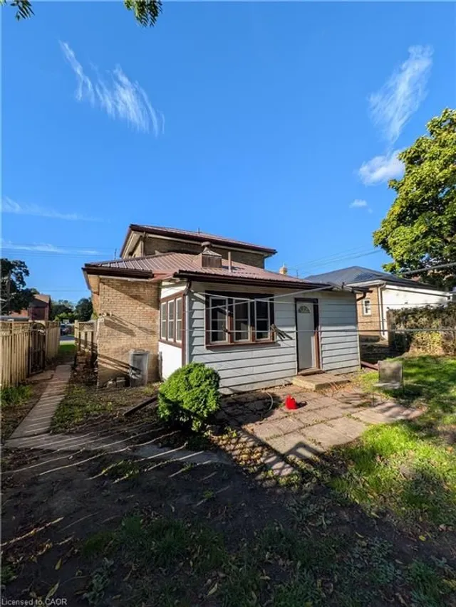 43 Port St, Brantford 4