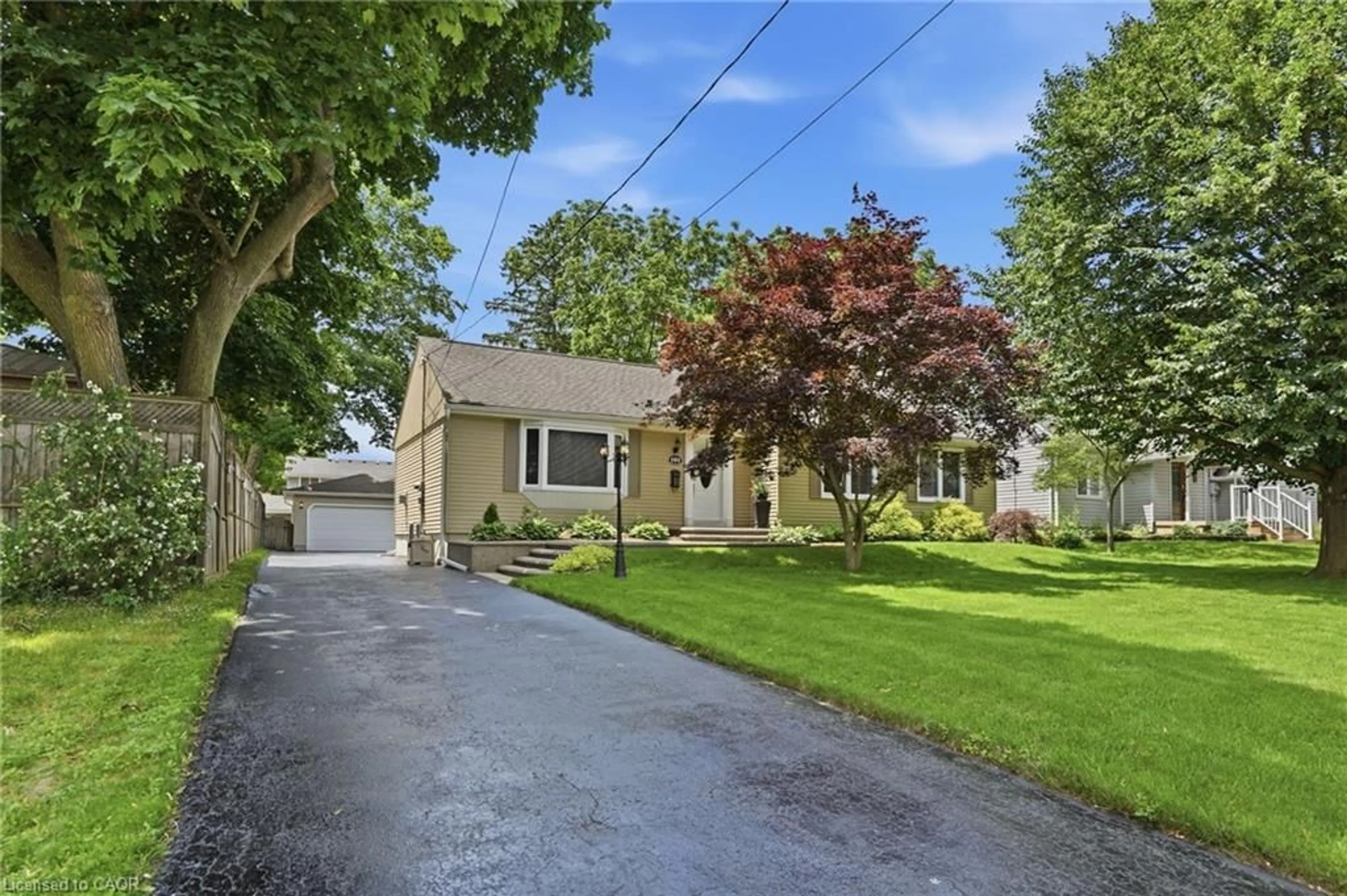 A pic from outside/outdoor area/front of a property/back of a property/a pic from drone, street for 101 Victoria St, Waterdown Ontario L0R 2H0