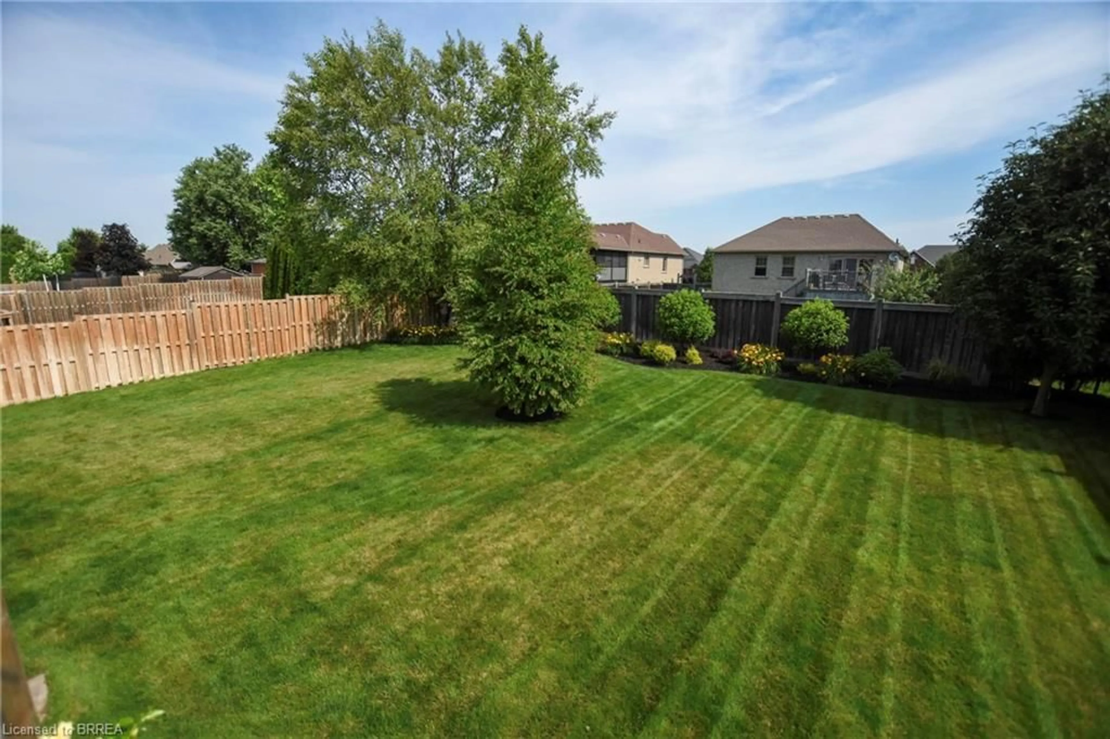 A pic from outside/outdoor area/front of a property/back of a property/a pic from drone, unknown for 45 Tan Ave, Waterford Ontario N0E 1Y0