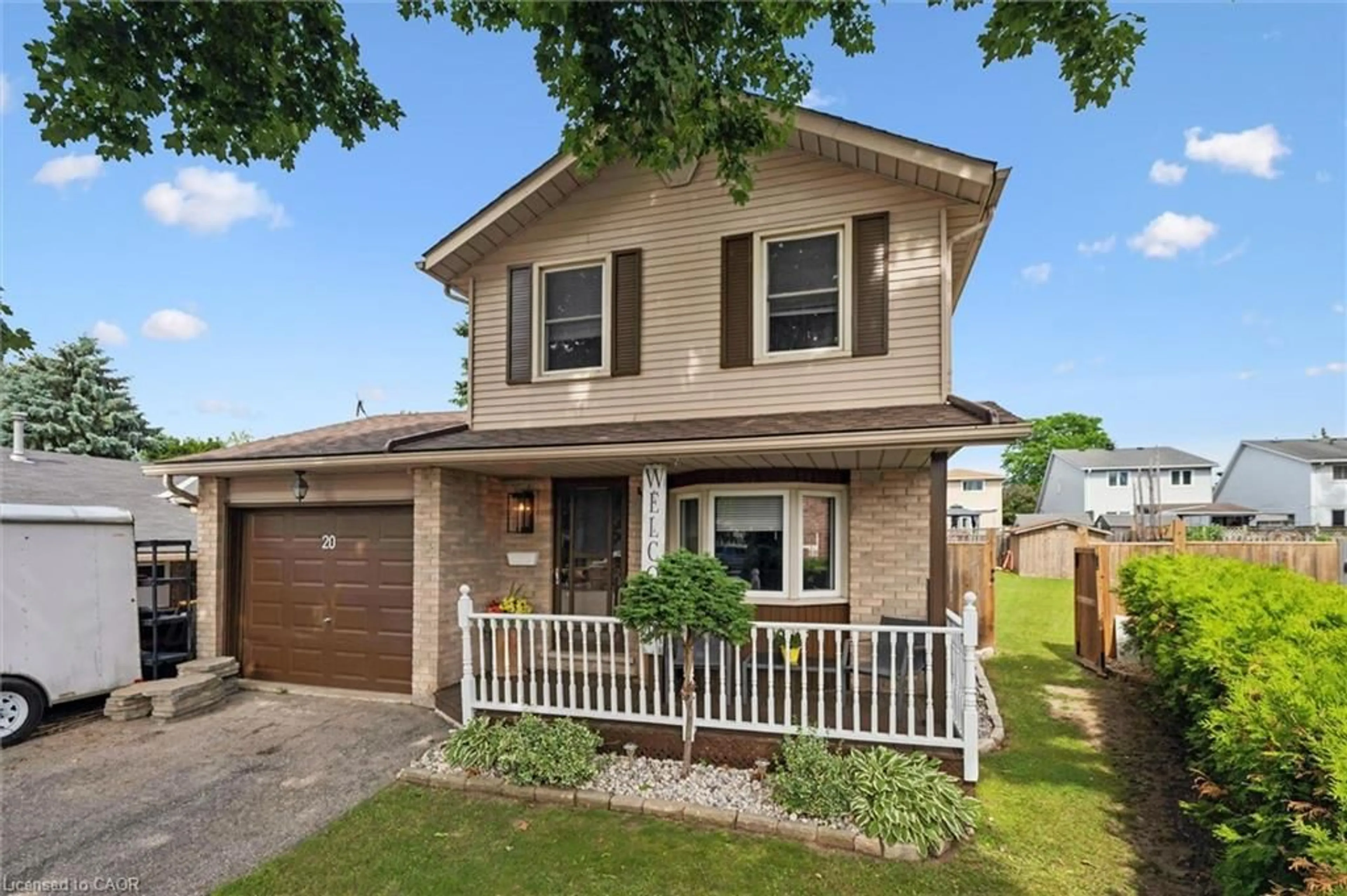 Home with vinyl exterior material, street for 20 Heathwood Crt, Cambridge Ontario N1R 7W2
