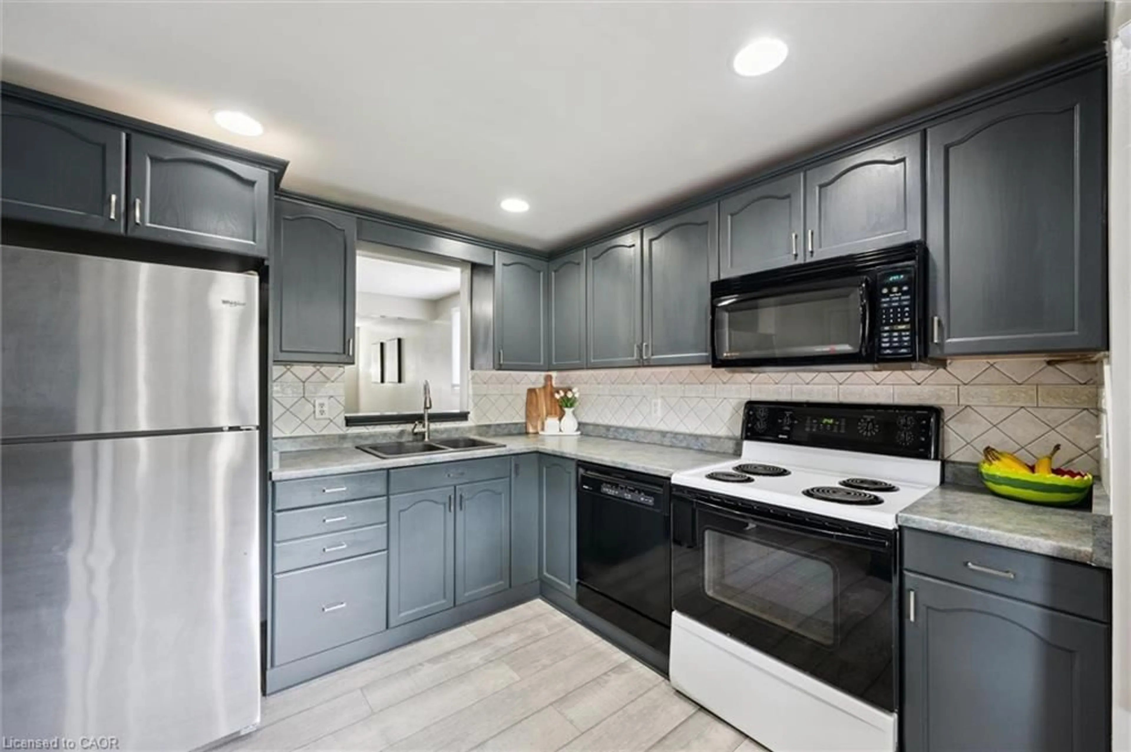 Standard kitchen, ceramic/tile floor for 20 Heathwood Crt, Cambridge Ontario N1R 7W2