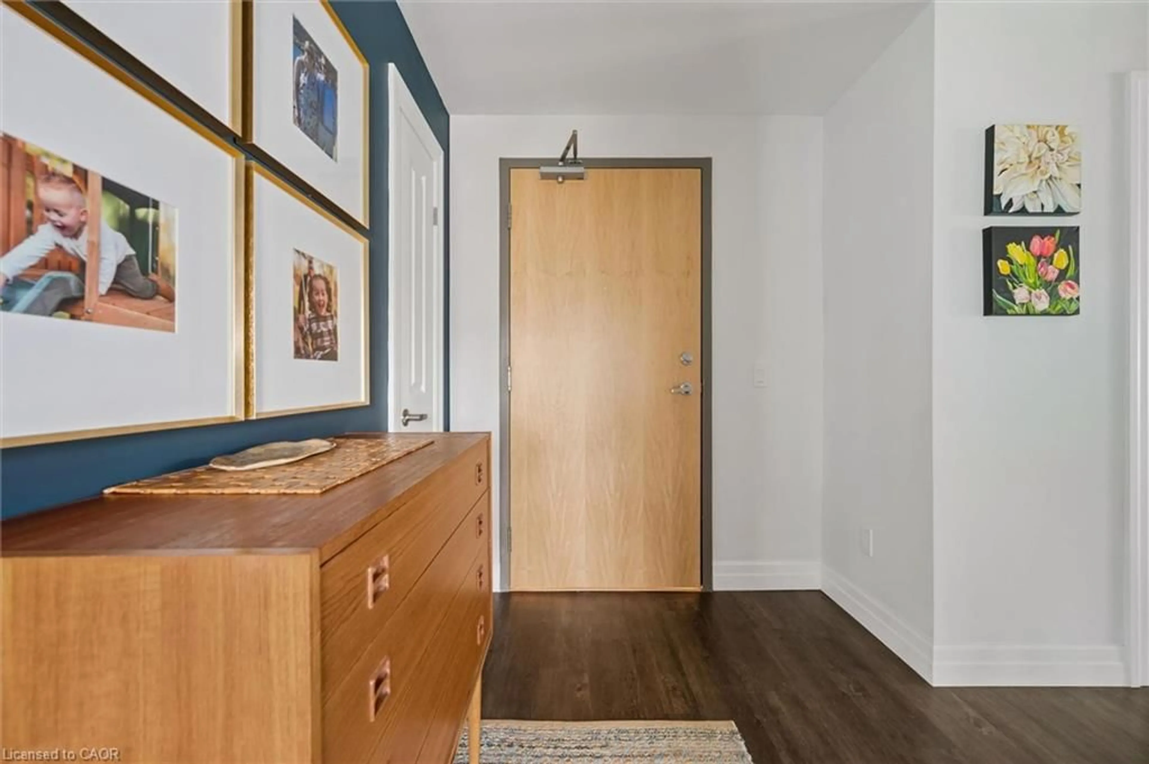 Indoor entryway for 19 Stumpf St #201, Elora Ontario N0B 1S0