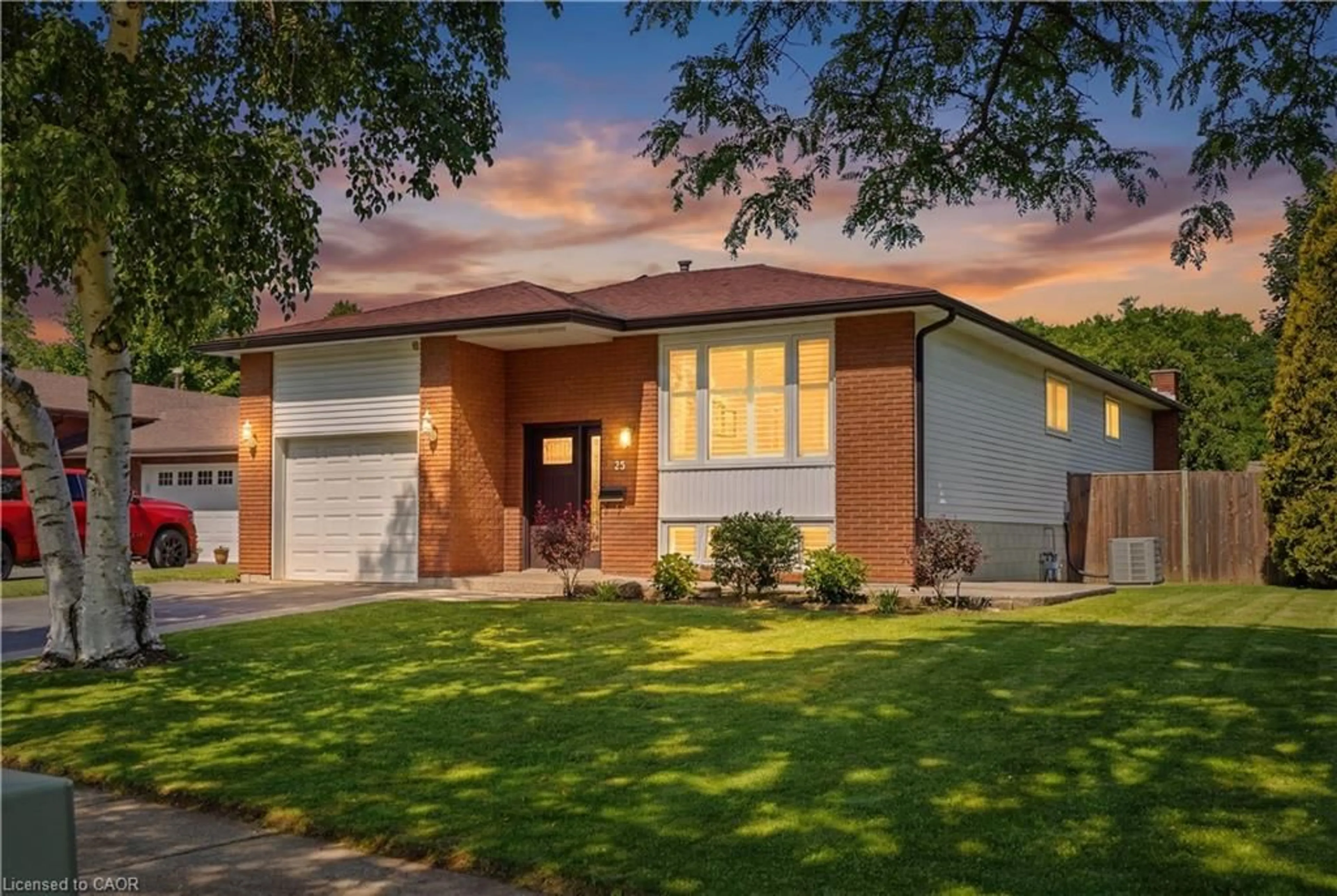 Home with brick exterior material, street for 33 Debora Dr, Grimsby Ontario L3M 4J1