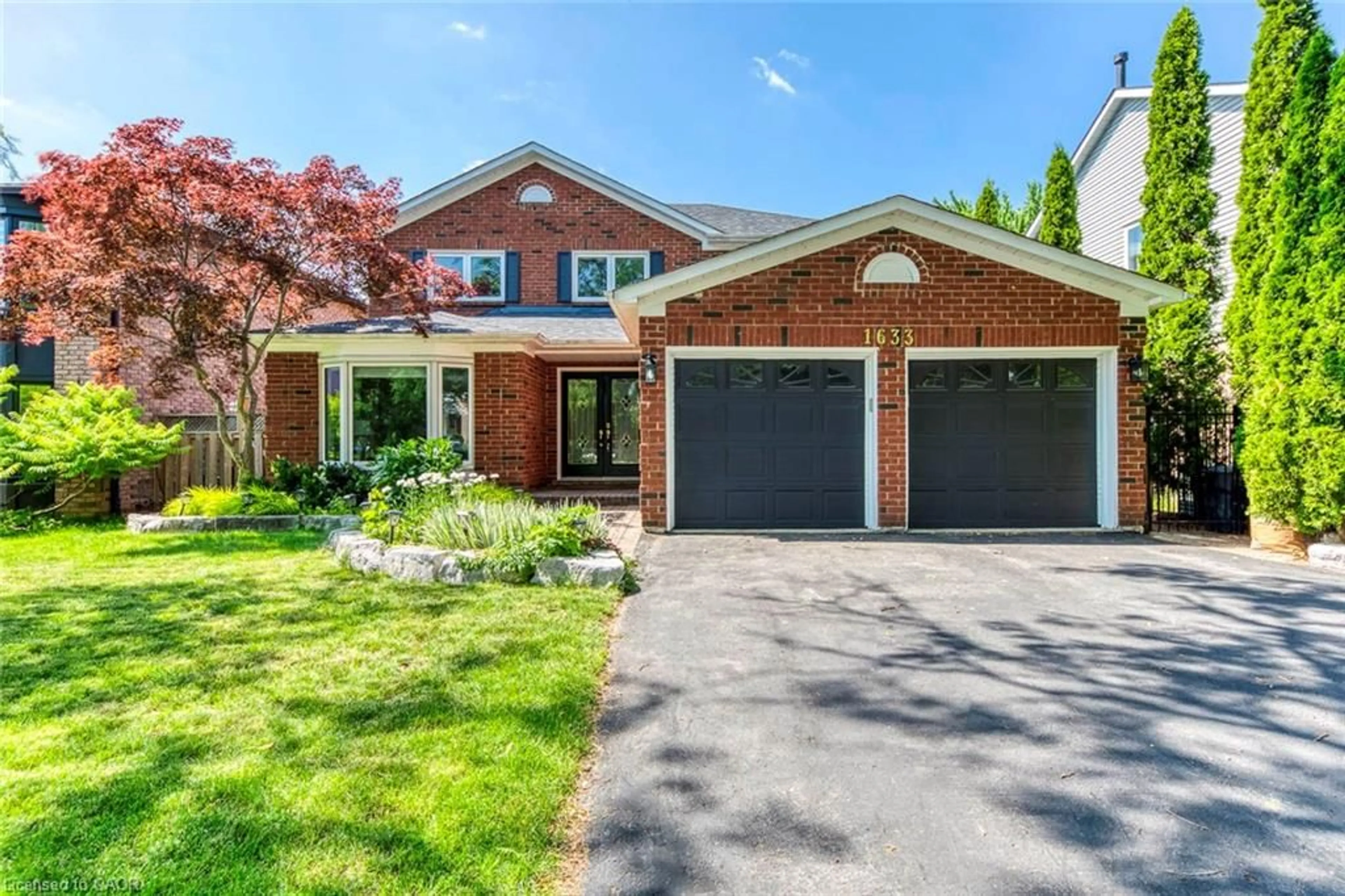 Home with brick exterior material, street for 1633 Greenbriar Dr, Oakville Ontario L6M 1Y3