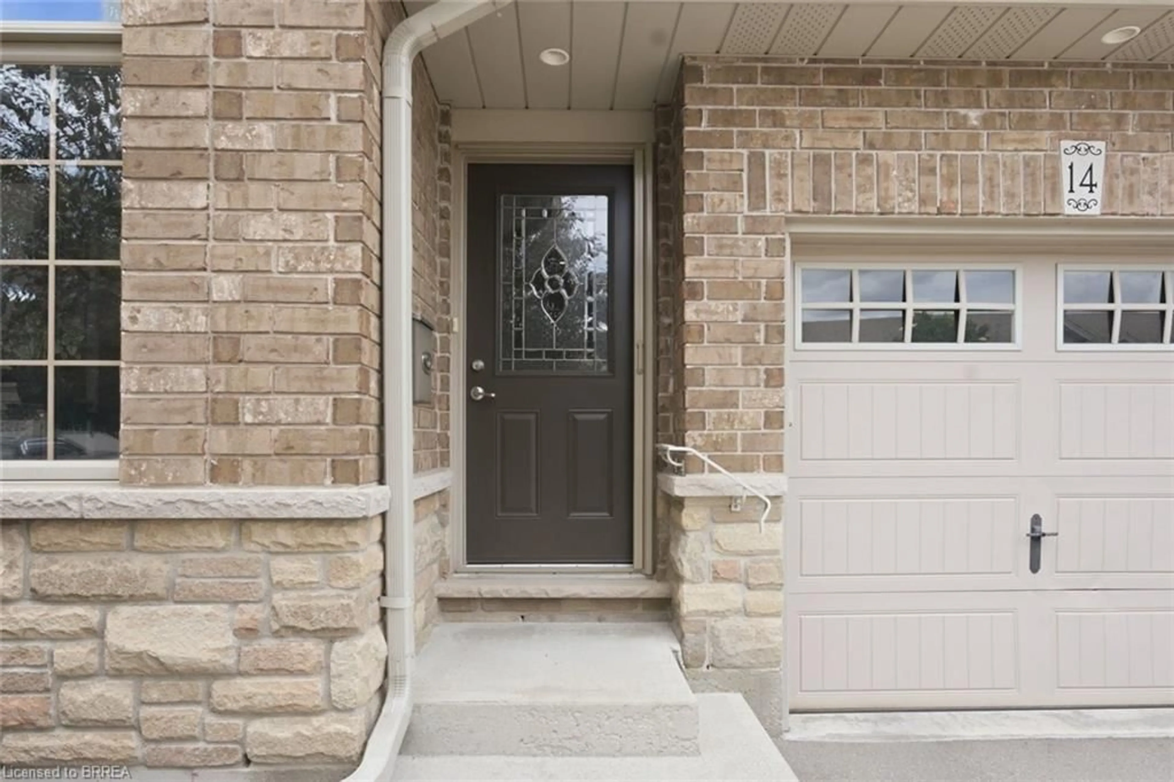 Indoor entryway for 560 Grey St #14, Brantford Ontario N3S 0C4