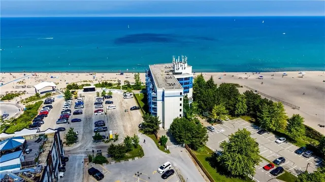 9 Pine St #102, Grand Bend 2