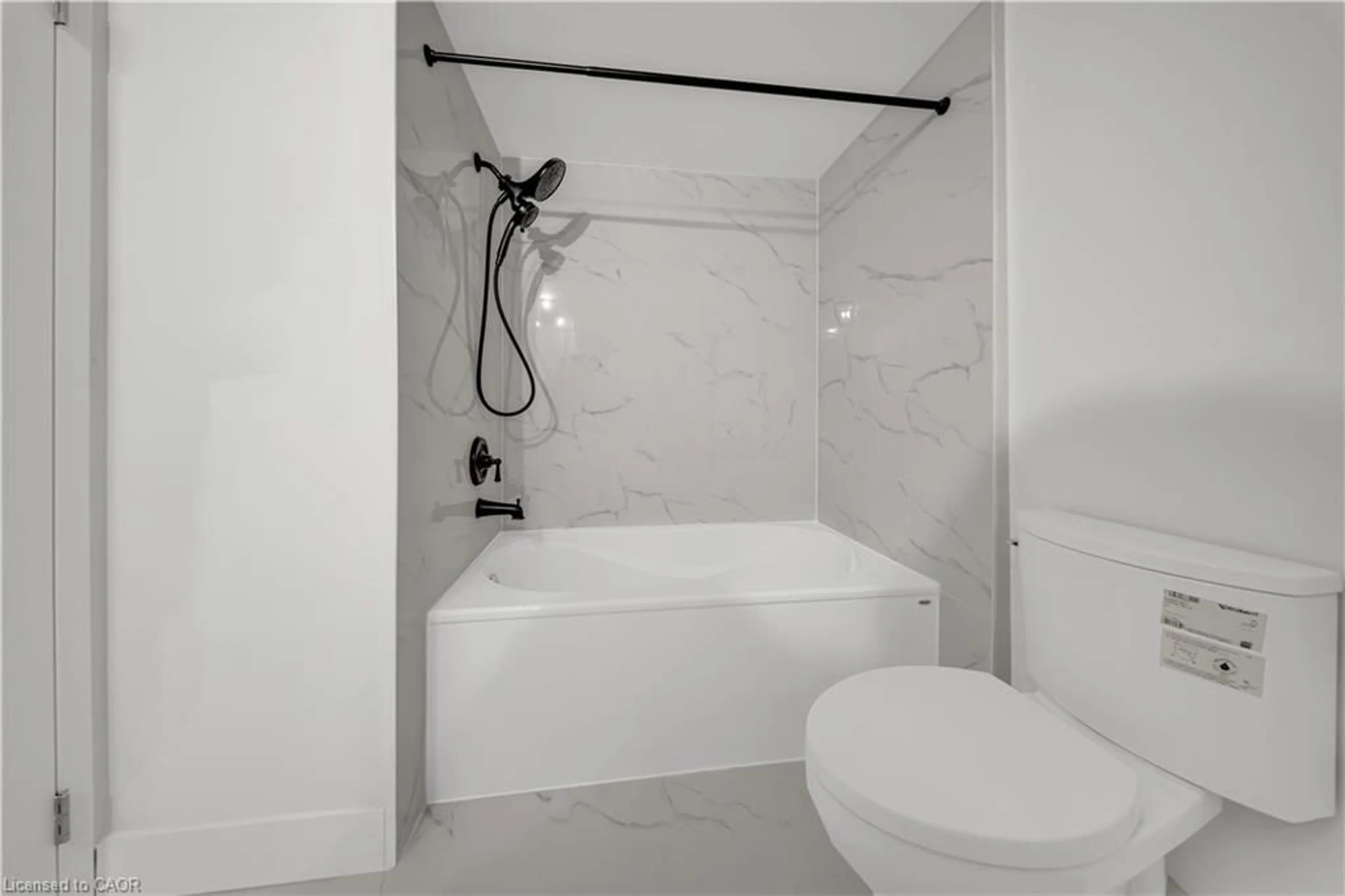 Standard bathroom, ceramic/tile floor for 3085 Kingsway Dr #21, Kitchener Ontario N2C 2P1