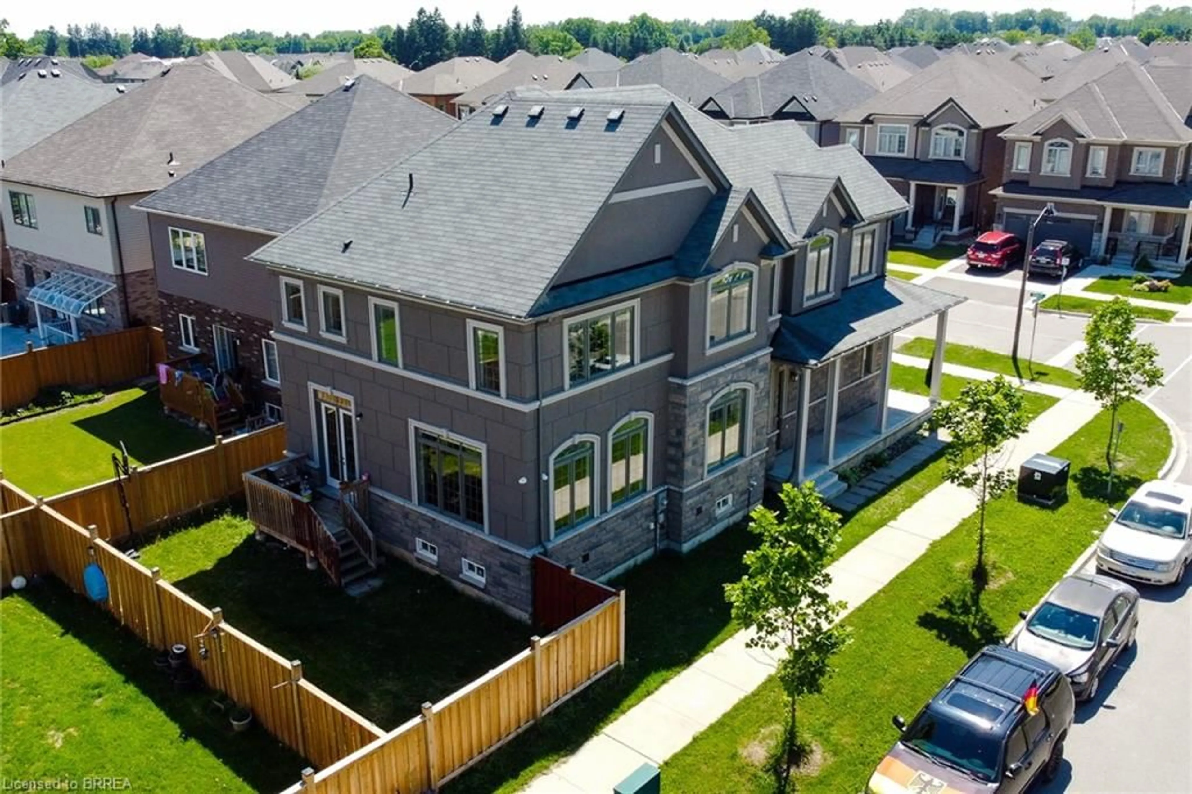 A pic from outside/outdoor area/front of a property/back of a property/a pic from drone, unknown for 1 Rowley St, Brantford Ontario N3S 0J6