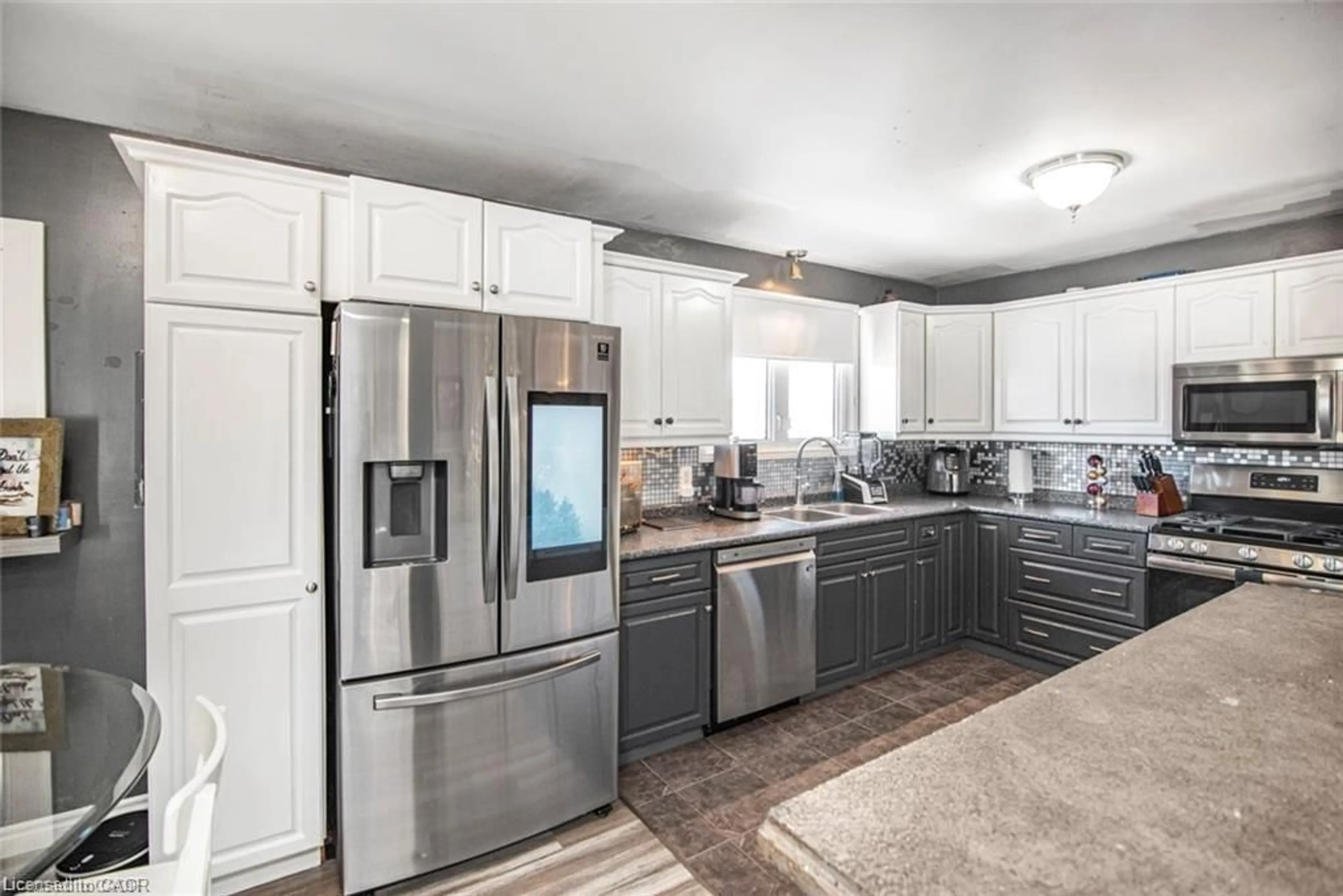 Open concept kitchen, ceramic/tile floor for 171 Kneider Ave, Dunnville Ontario N1A 1A6