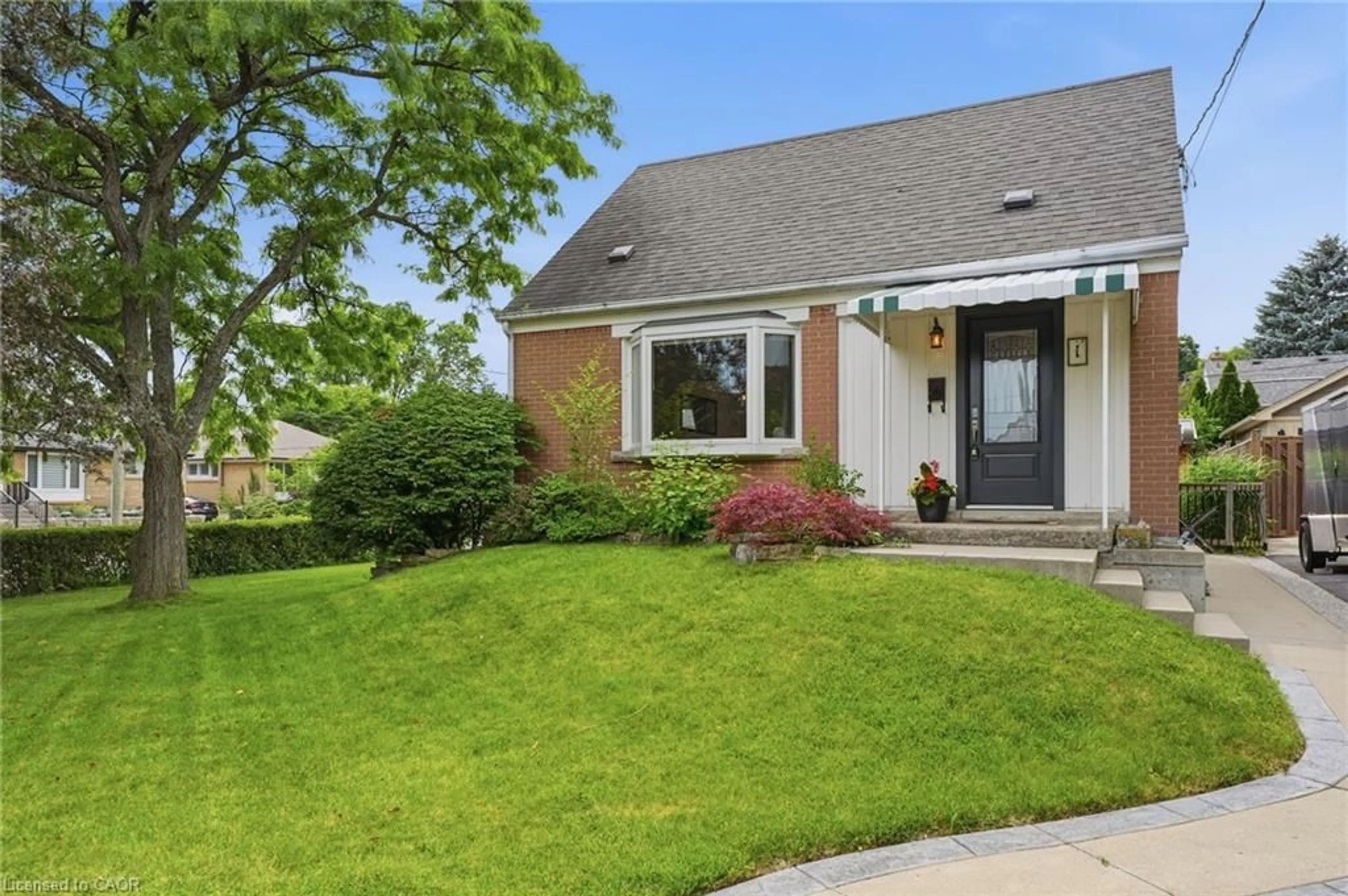 Home with brick exterior material, street for 1 Janis Crt, Dundas Ontario L9H 1S8