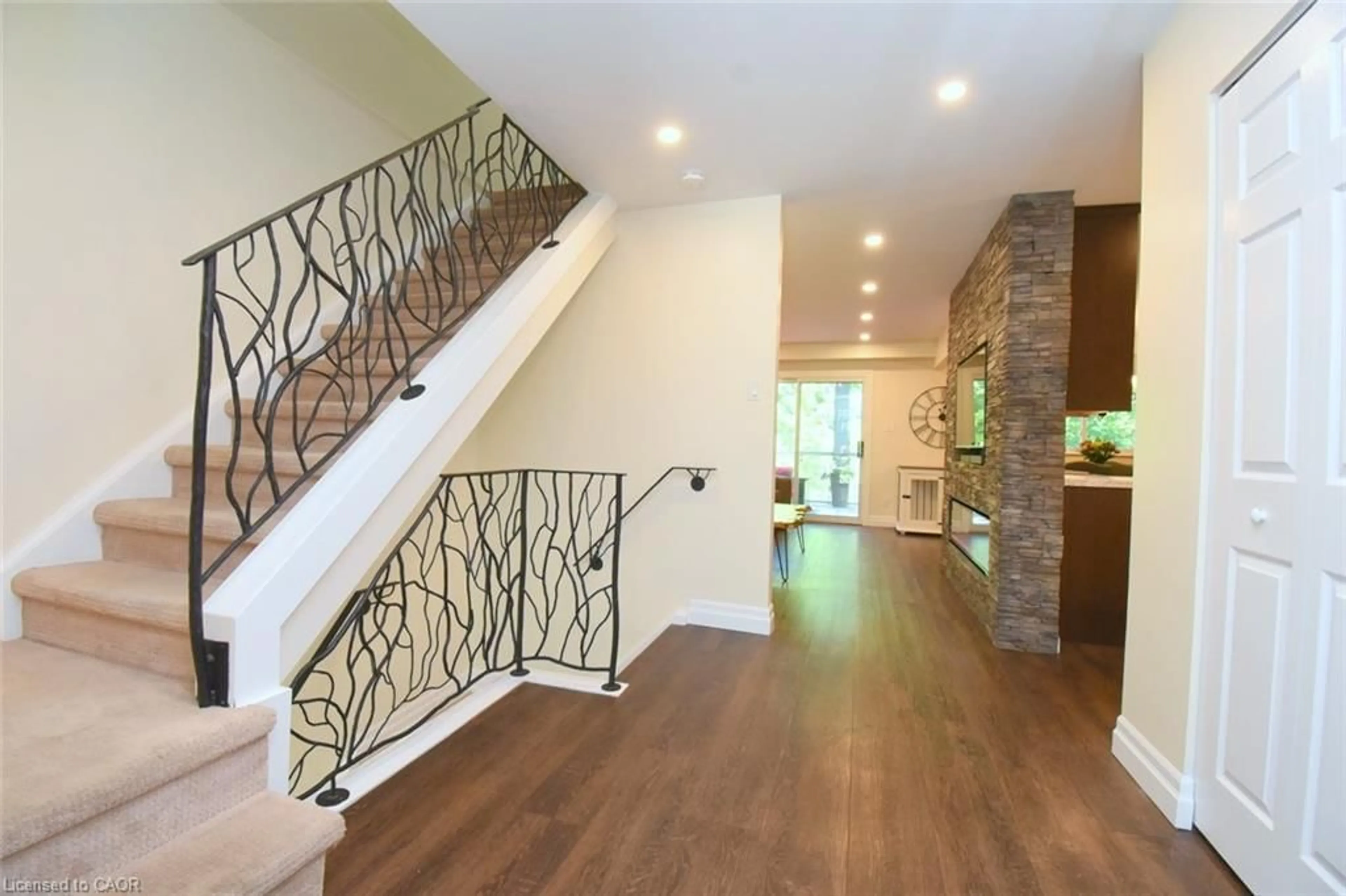 Unknown for 459 Woodview Rd #8, Burlington Ontario L7N 2Z9
