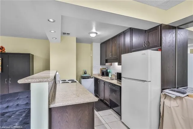 793 Colborne St #104, Brantford 4