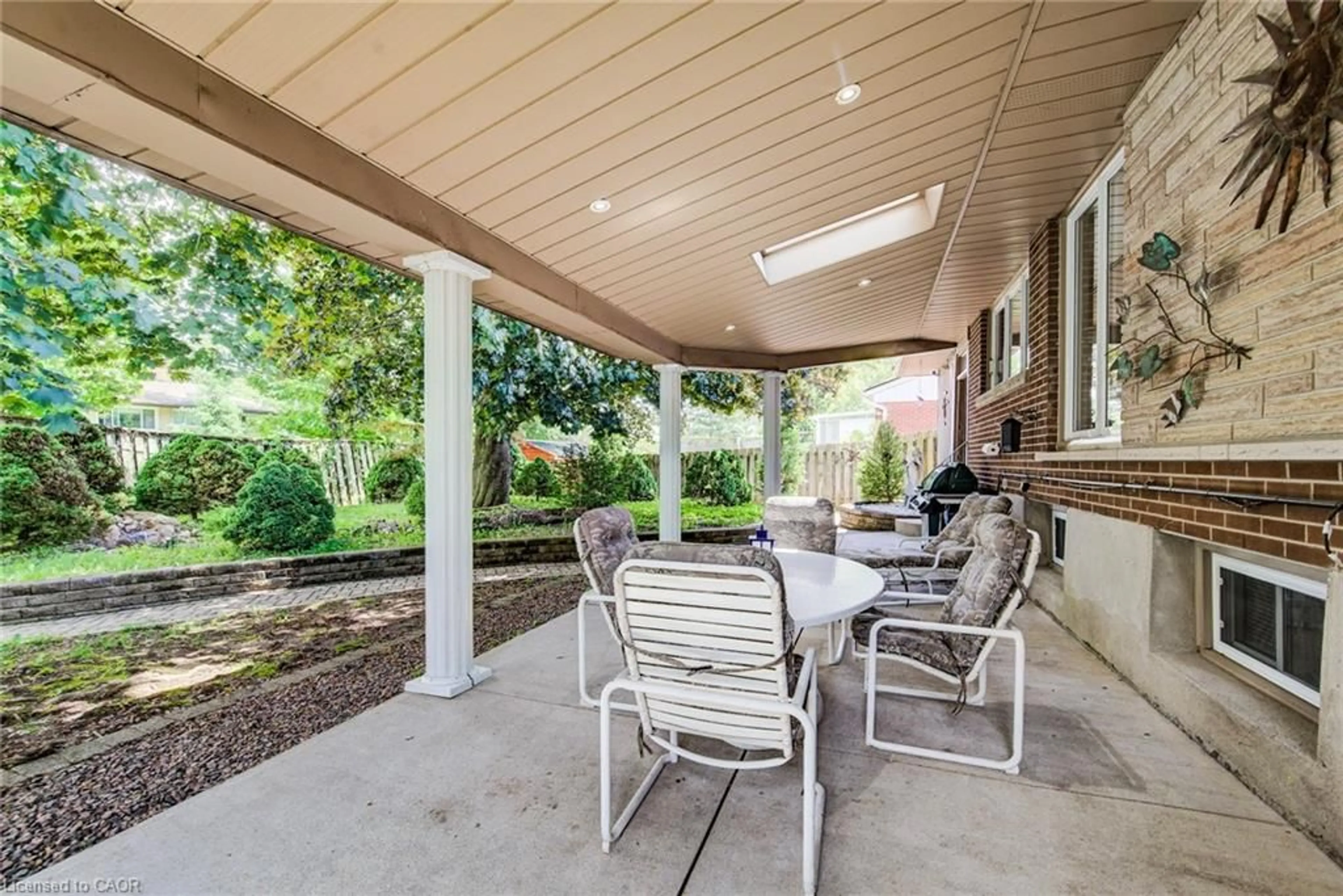 Patio, street for 192 Warren Rd, Kitchener Ontario N2M 4T7