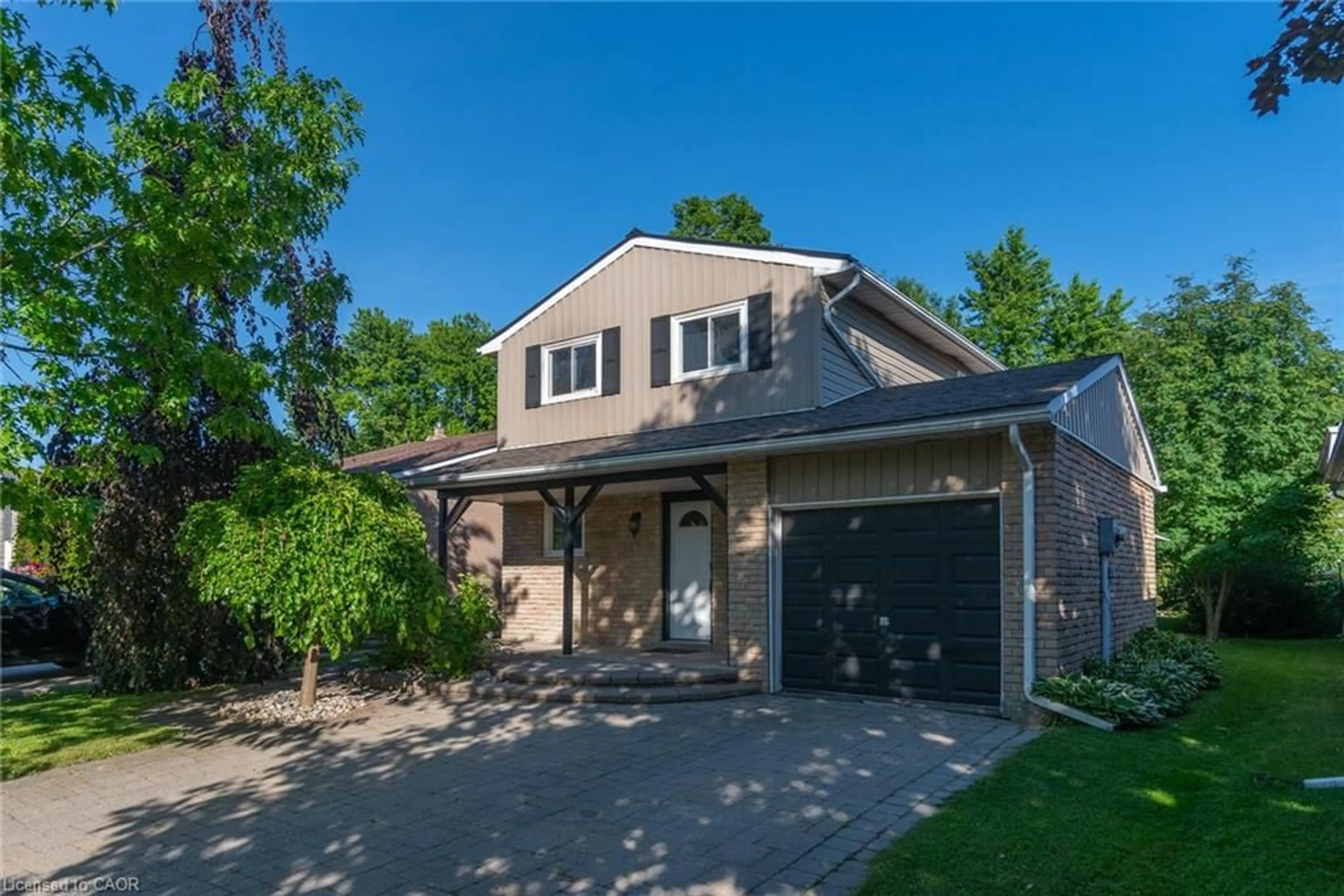 Home with brick exterior material, street for 162 Parkside Dr, Fergus Ontario N1M 3E8