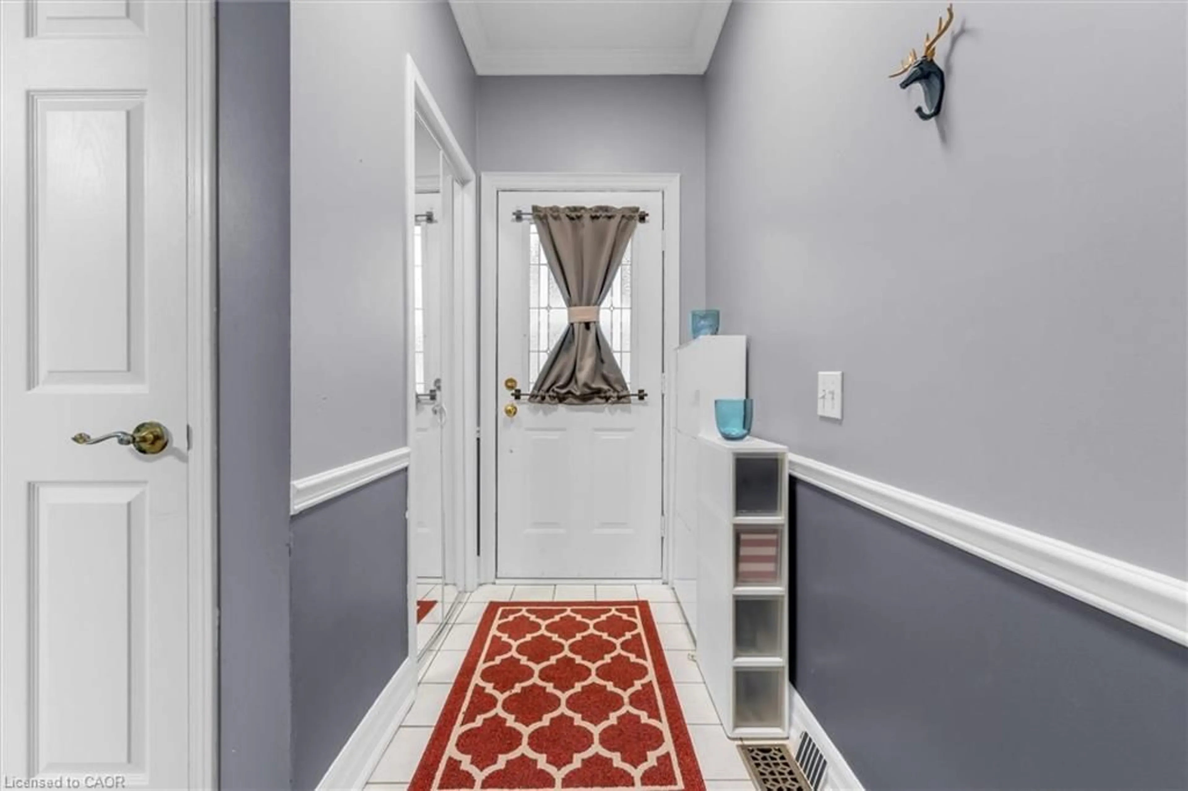 Indoor entryway for 149 Silverbirch Blvd, Hamilton Ontario L0R 1W0