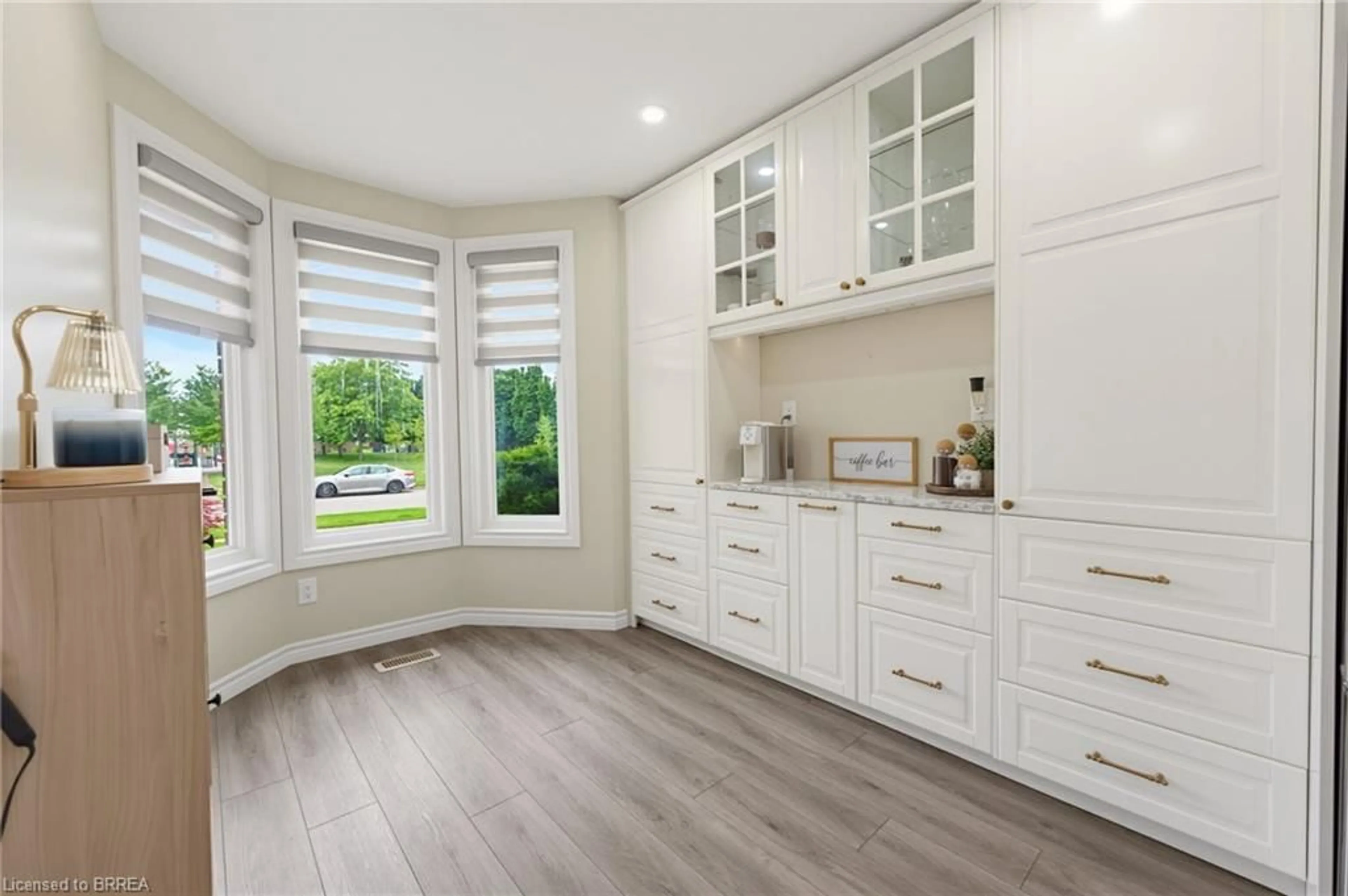 Open concept kitchen, unknown for 125 Whitlaw Way, Paris Ontario N3L 4C9