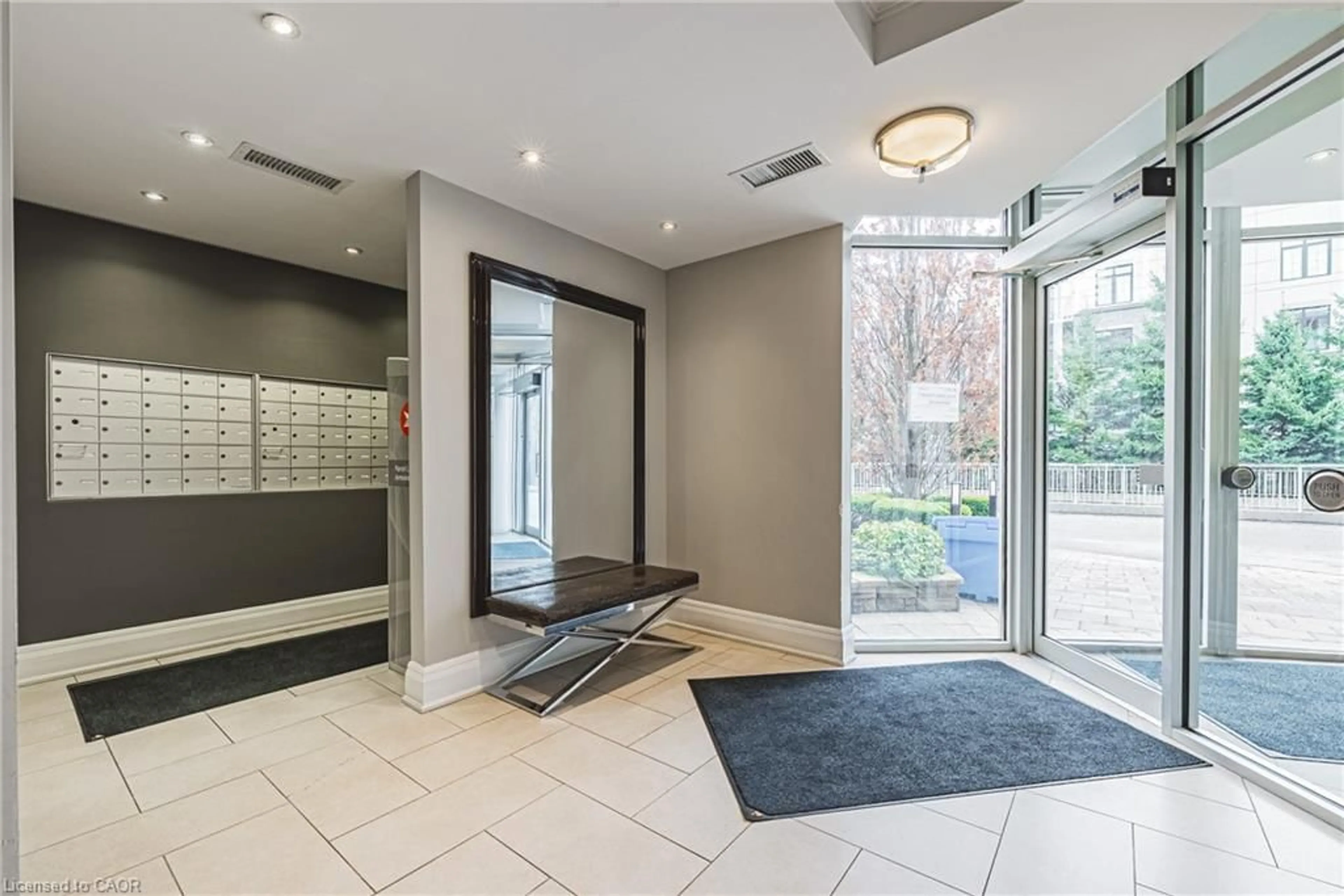 Indoor foyer for 125 Wilson St #312, Ancaster Ontario L9G 0B3