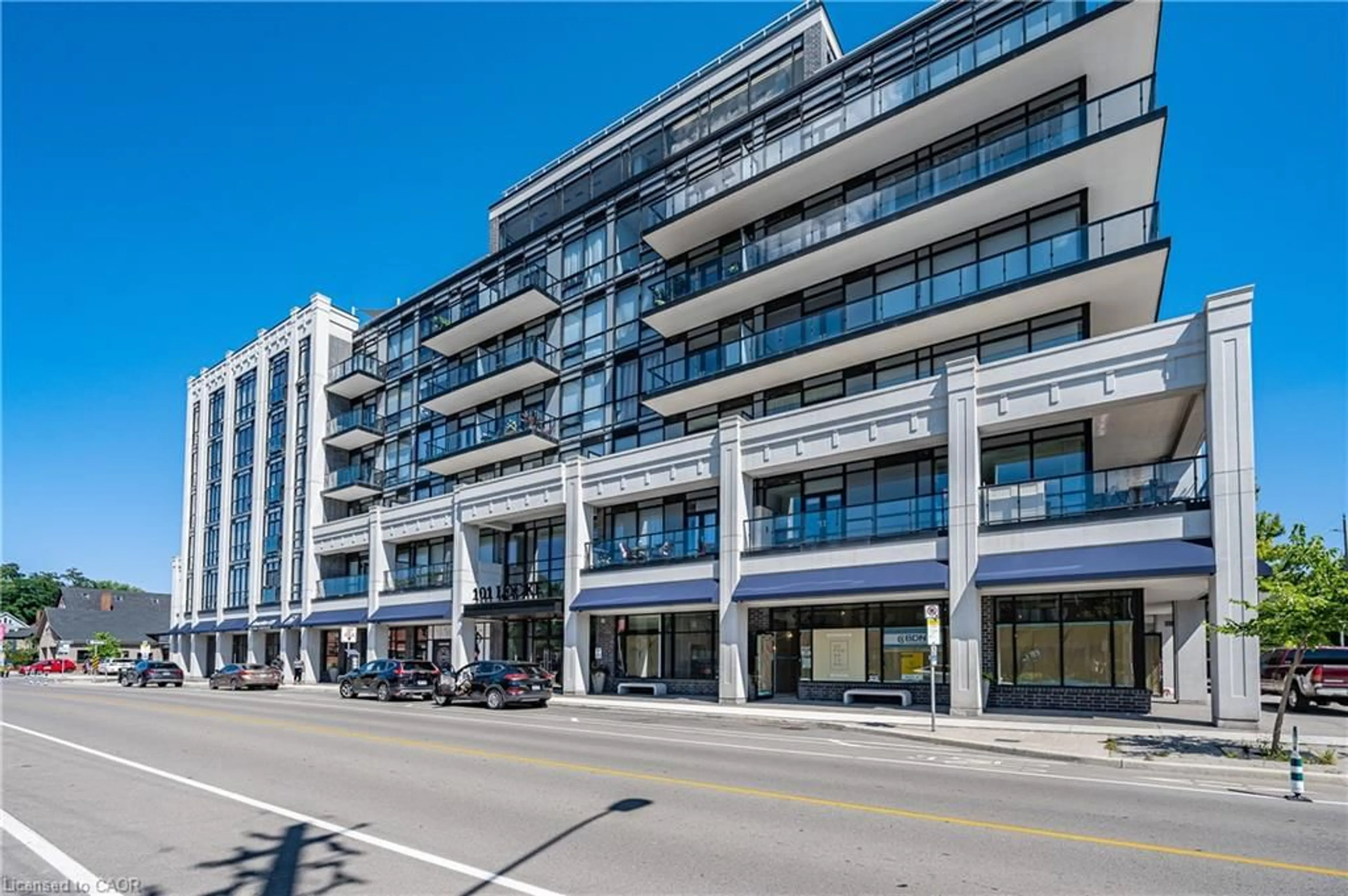 Indoor foyer for 101 Locke St #314, Hamilton Ontario L8P 4A6