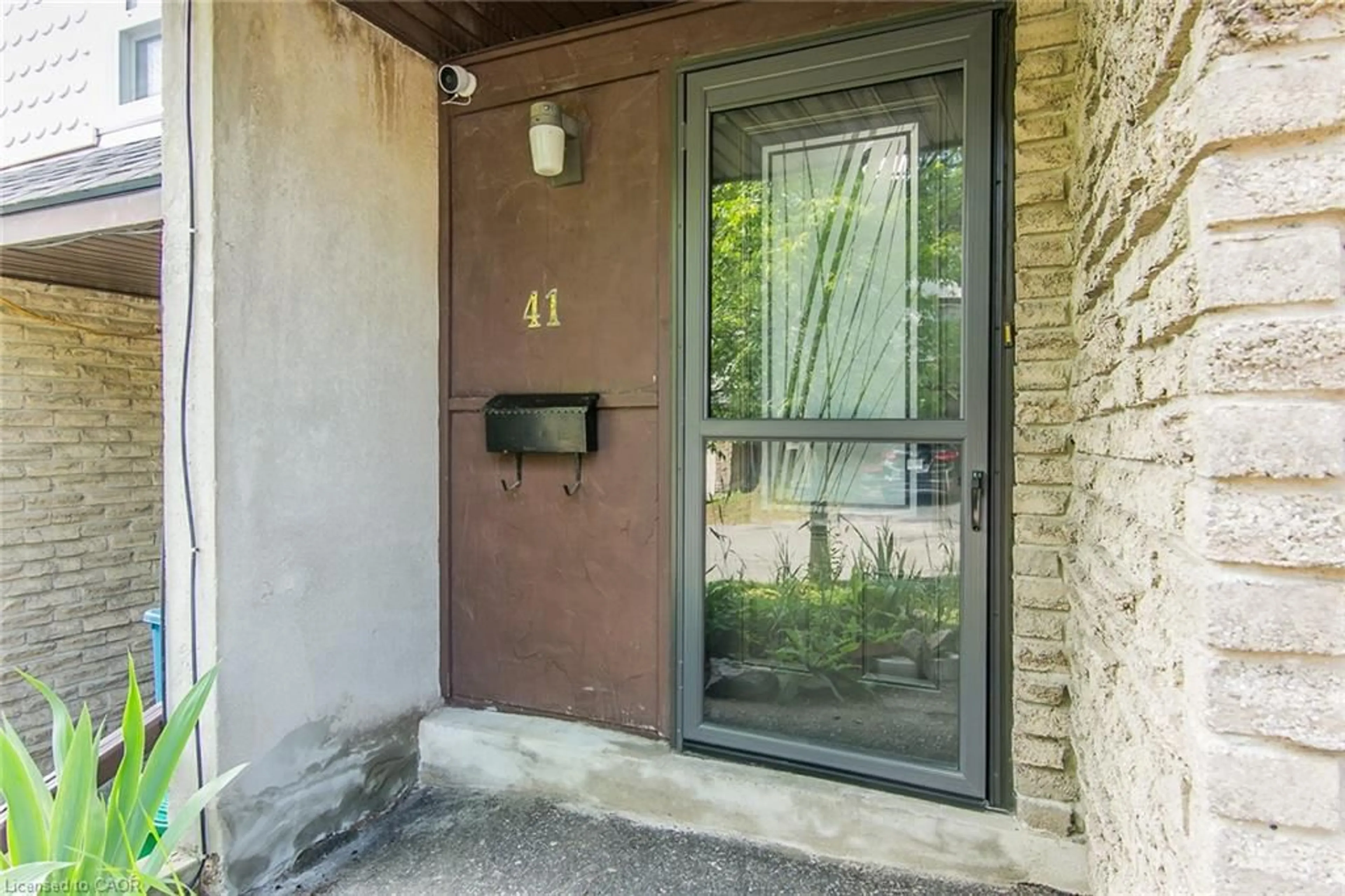 Indoor entryway for 80 Old Country Dr #41, Kitchener Ontario N2E 2E5