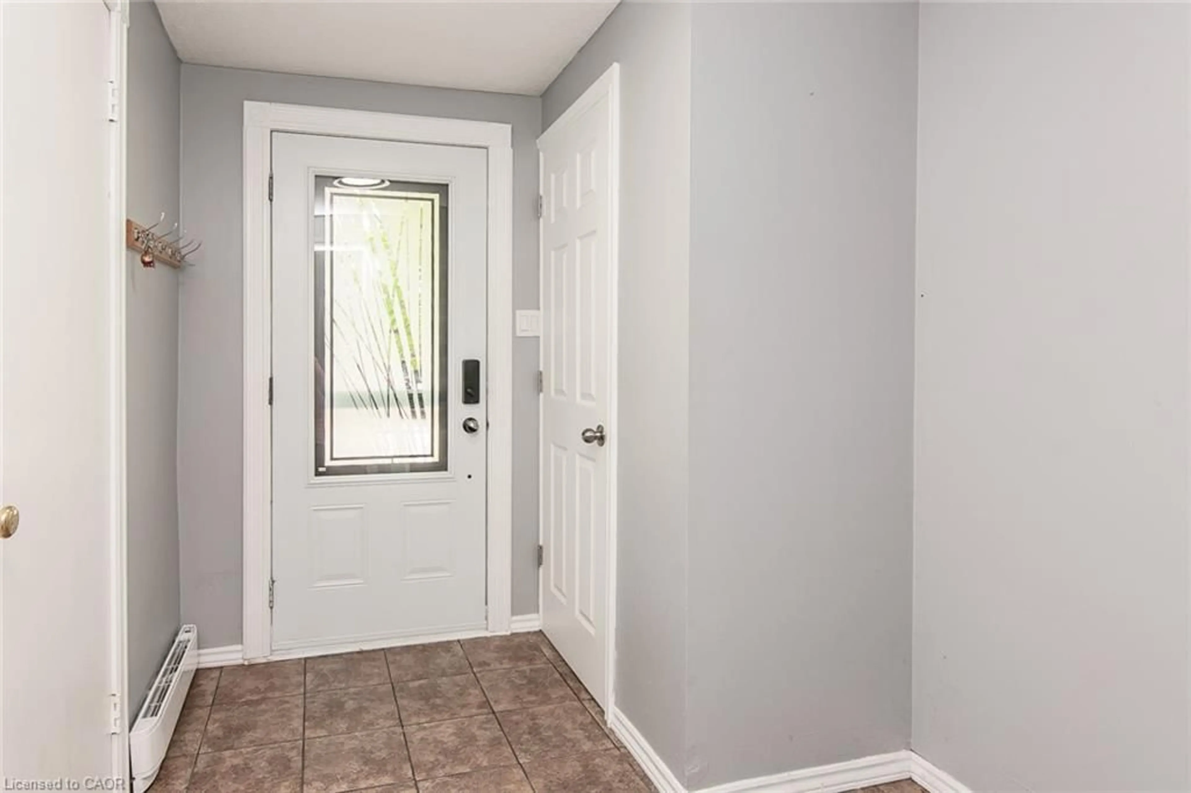 Indoor entryway for 80 Old Country Dr #41, Kitchener Ontario N2E 2E5