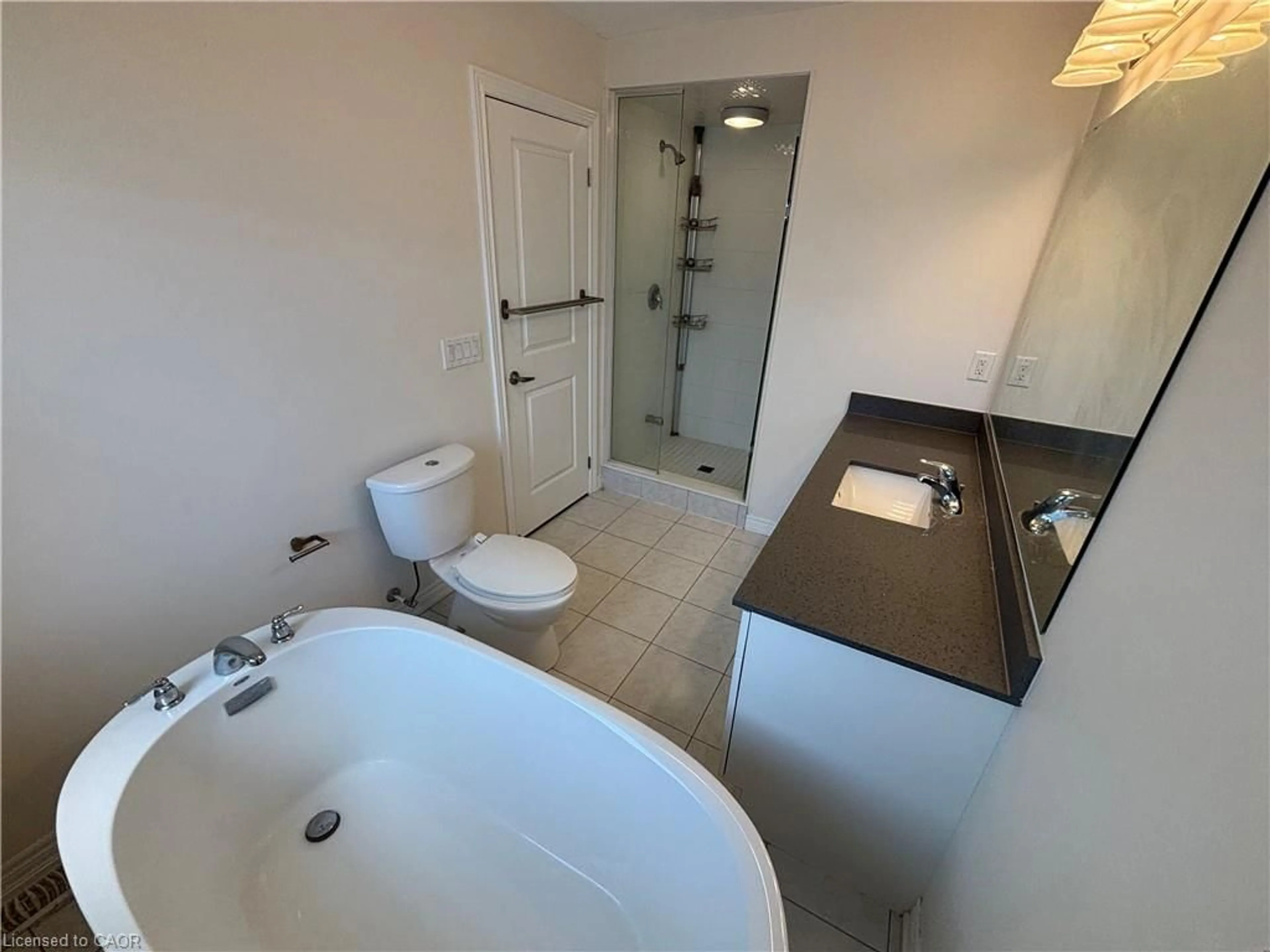 Standard bathroom, ceramic/tile floor for 60 Reistwood Dr, Kitchener Ontario N2P 2L1