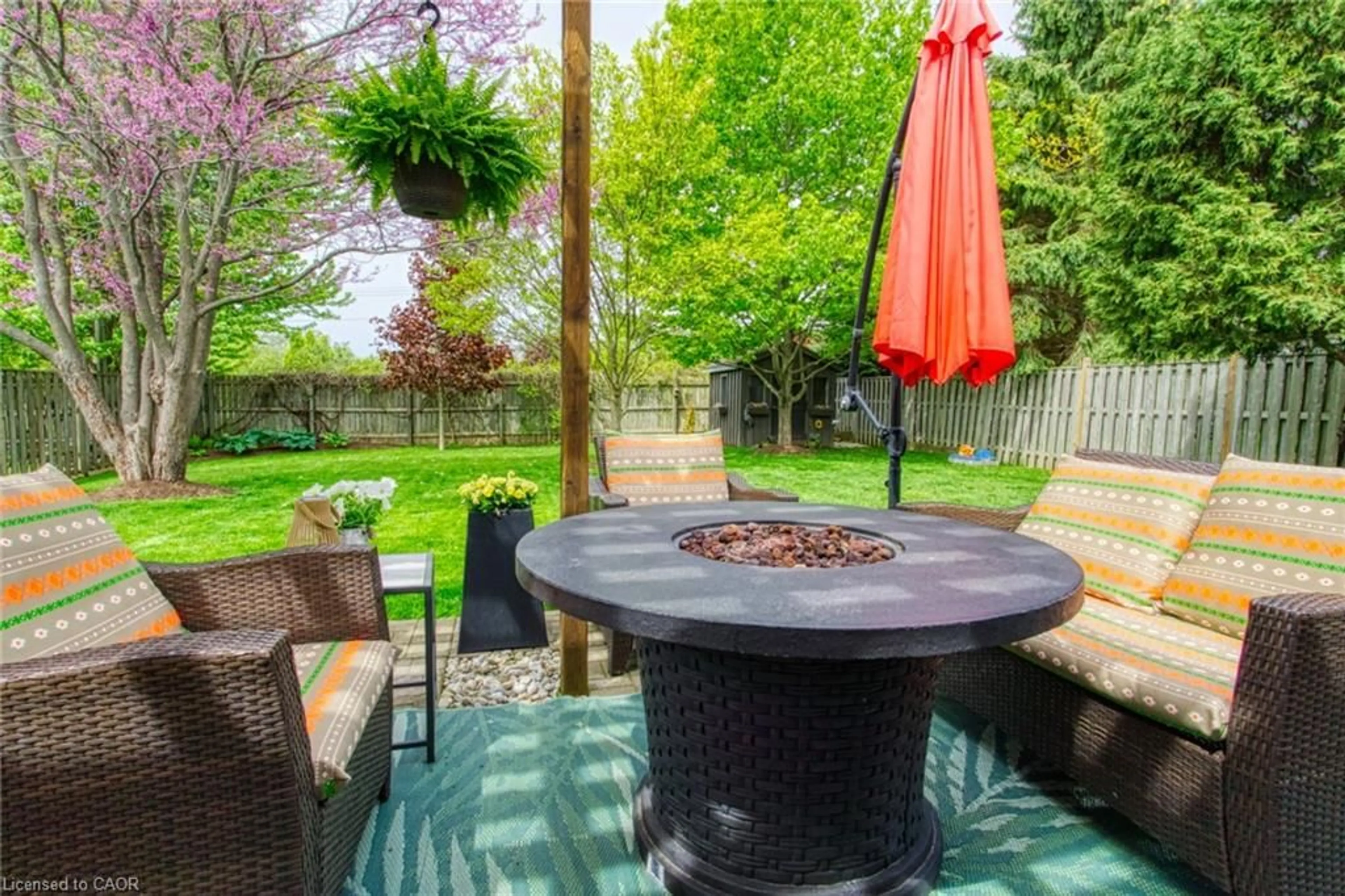 Patio, street for 7 Spruce Grove Crt, Port Dover Ontario N0A 1N6