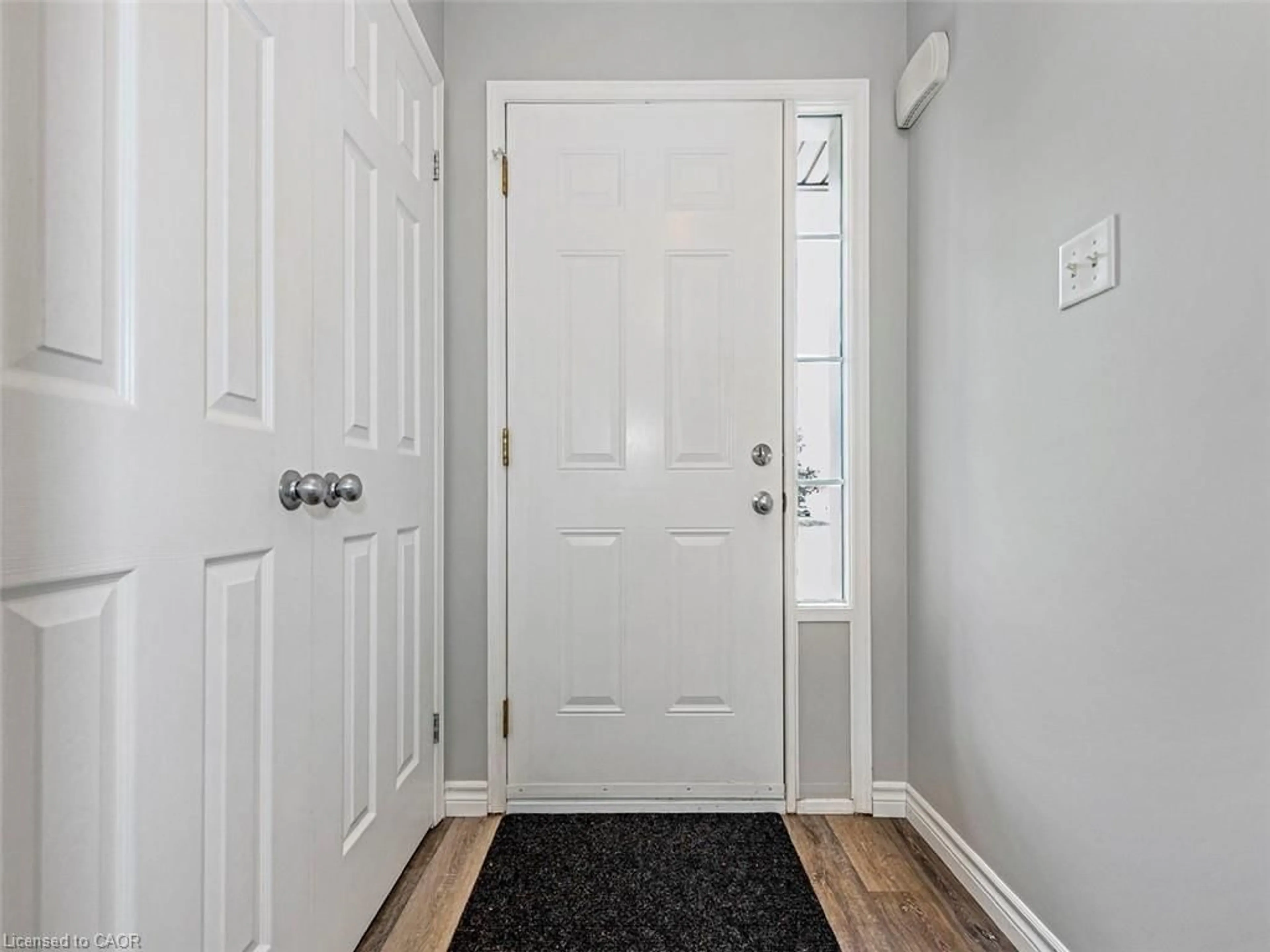 Indoor entryway for 15 Powell Lane, Cayuga Ontario N0A 1E0