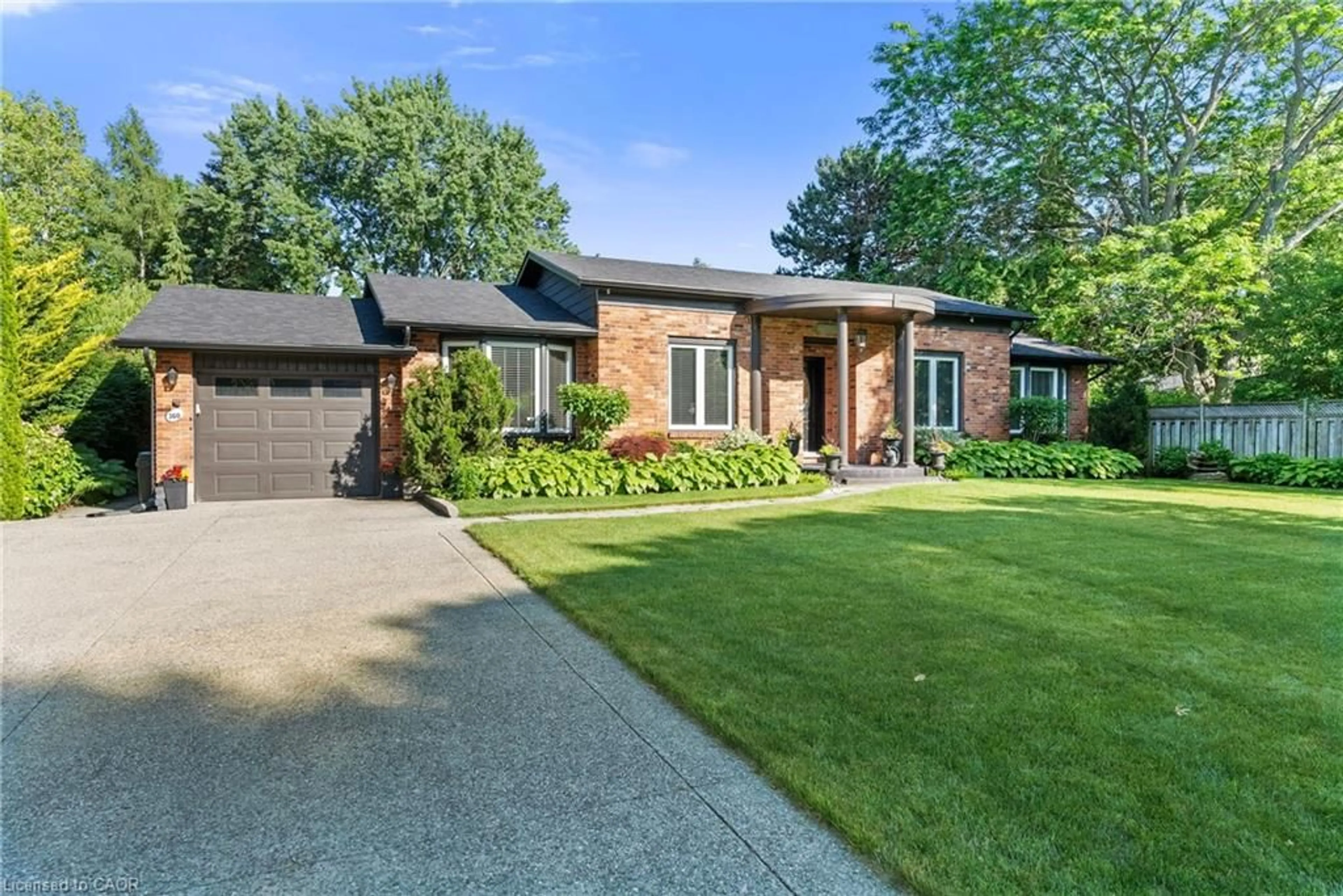 Home with brick exterior material, street for 360 Dorchester St, Niagara-on-the-Lake Ontario L0S 1J0