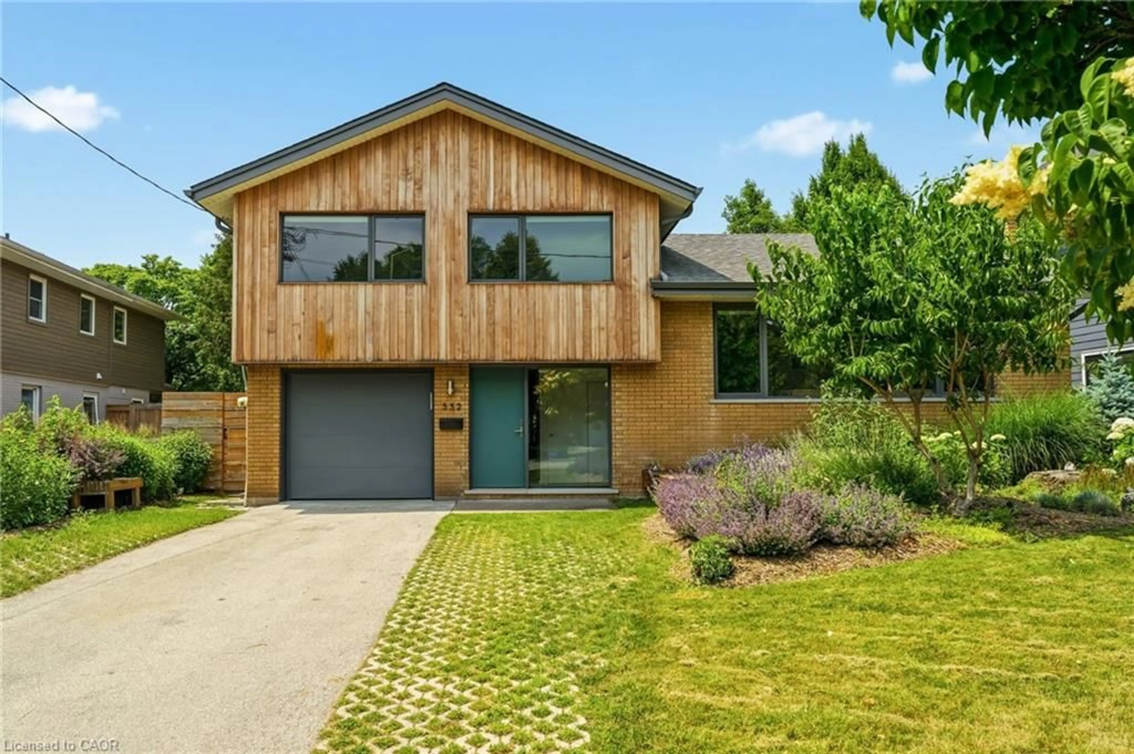 Home with brick exterior material, street for 332 Newbold Crt, Burlington Ontario L7R 2Y6
