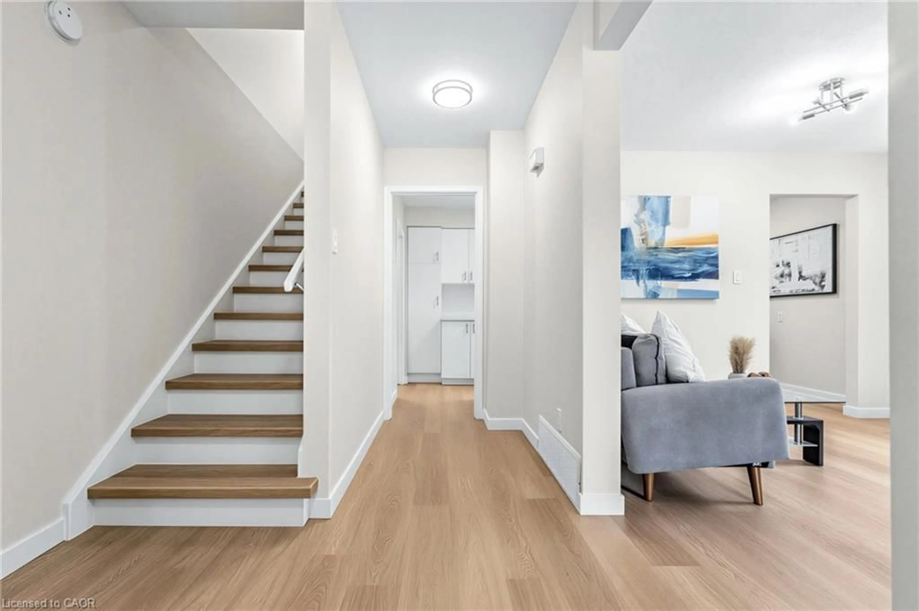 Indoor entryway for 506 Lonelm Crt #A, Waterloo Ontario N2L 5E1