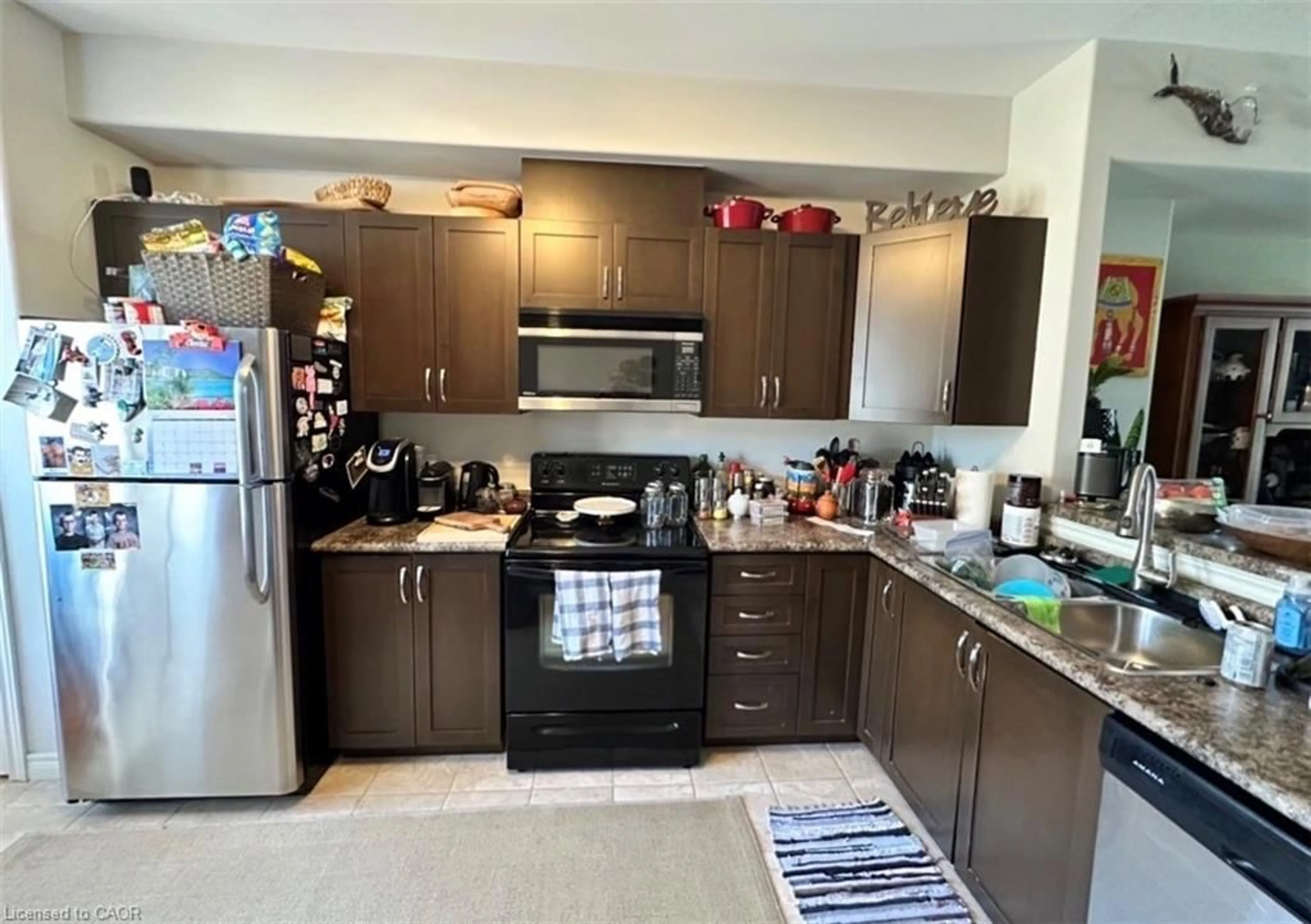 Standard kitchen, unknown for 8 Hemlock Way #6, Grimsby Ontario L3M 0B5