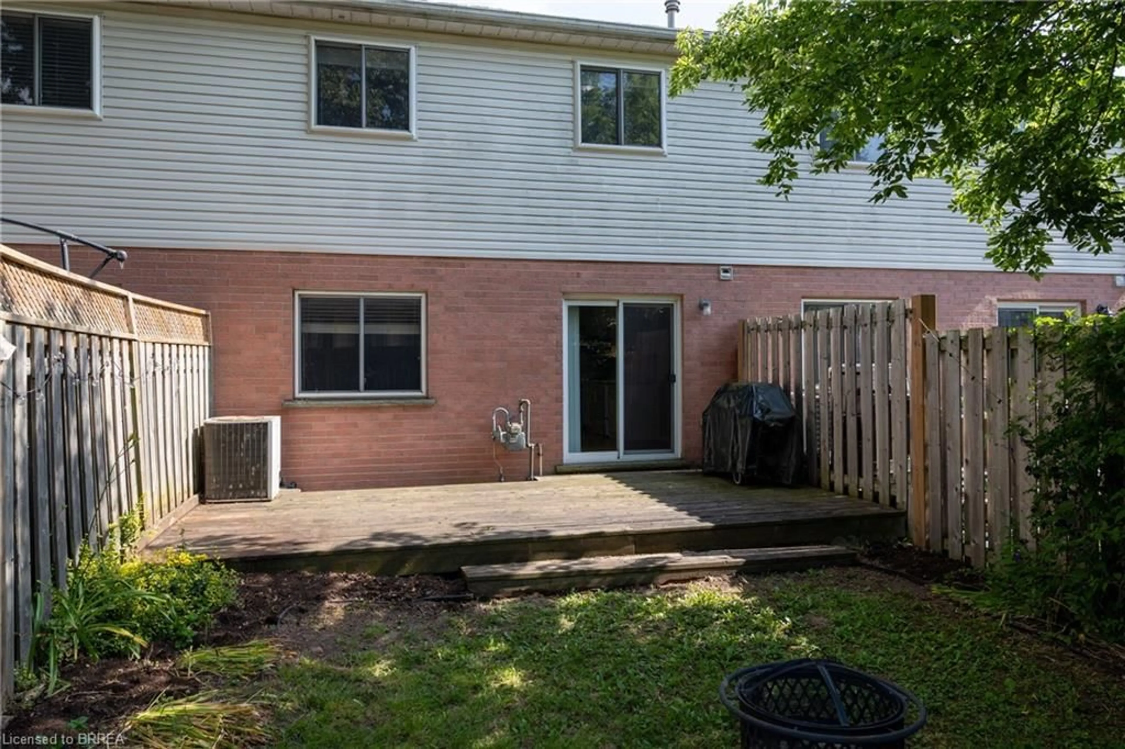 Patio, street for 7 Graystone Crt, Paris Ontario N3L 3Y1