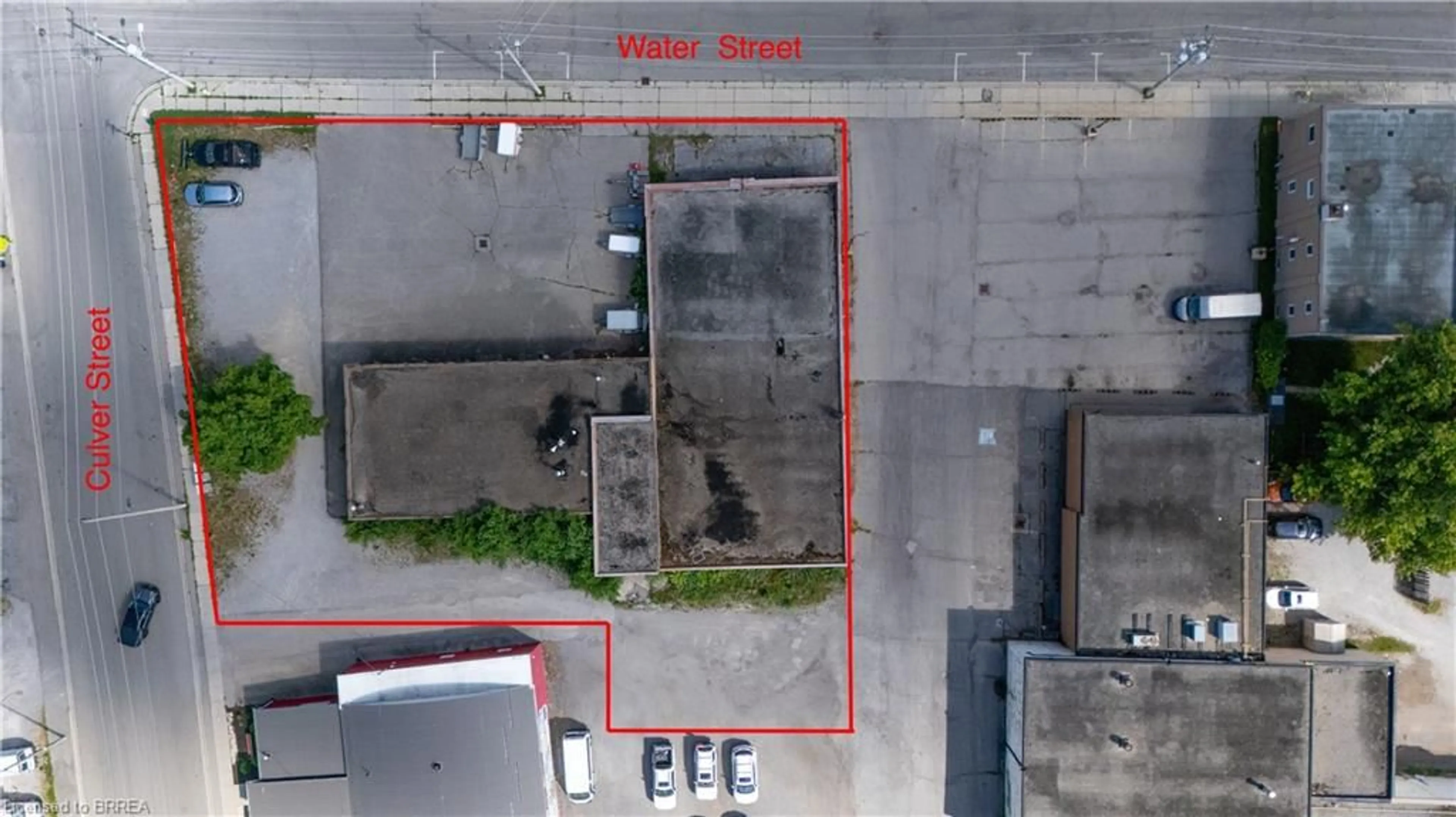 A pic from outside/outdoor area/front of a property/back of a property/a pic from drone, street for 70 Water St, Simcoe Ontario N3Y 1R1