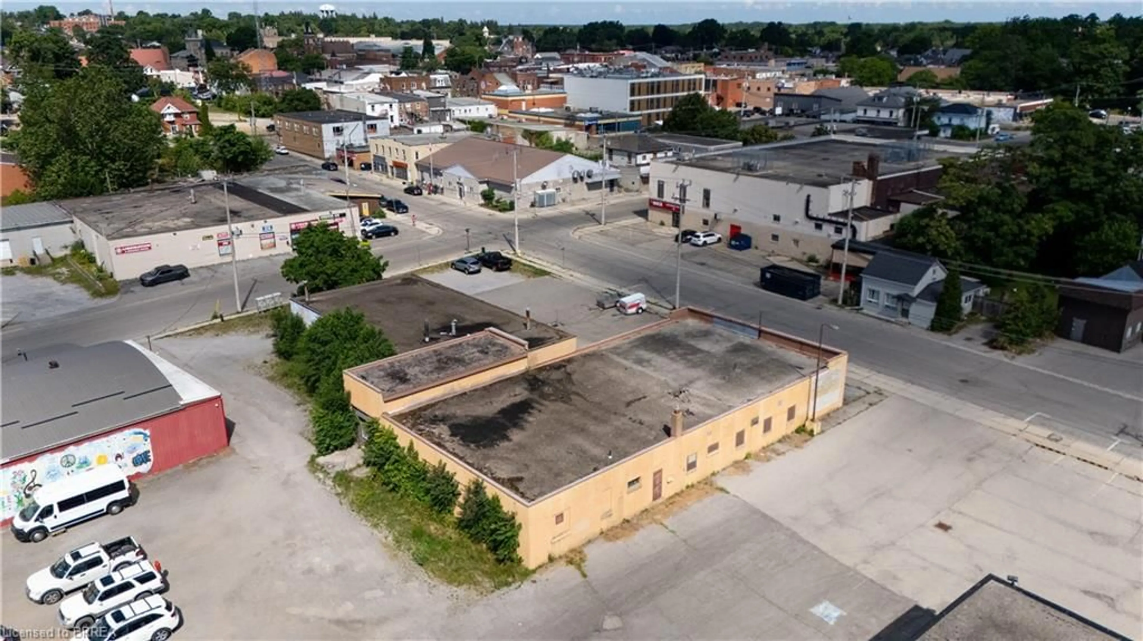A pic from outside/outdoor area/front of a property/back of a property/a pic from drone, building for 70 Water St, Simcoe Ontario N3Y 1R1